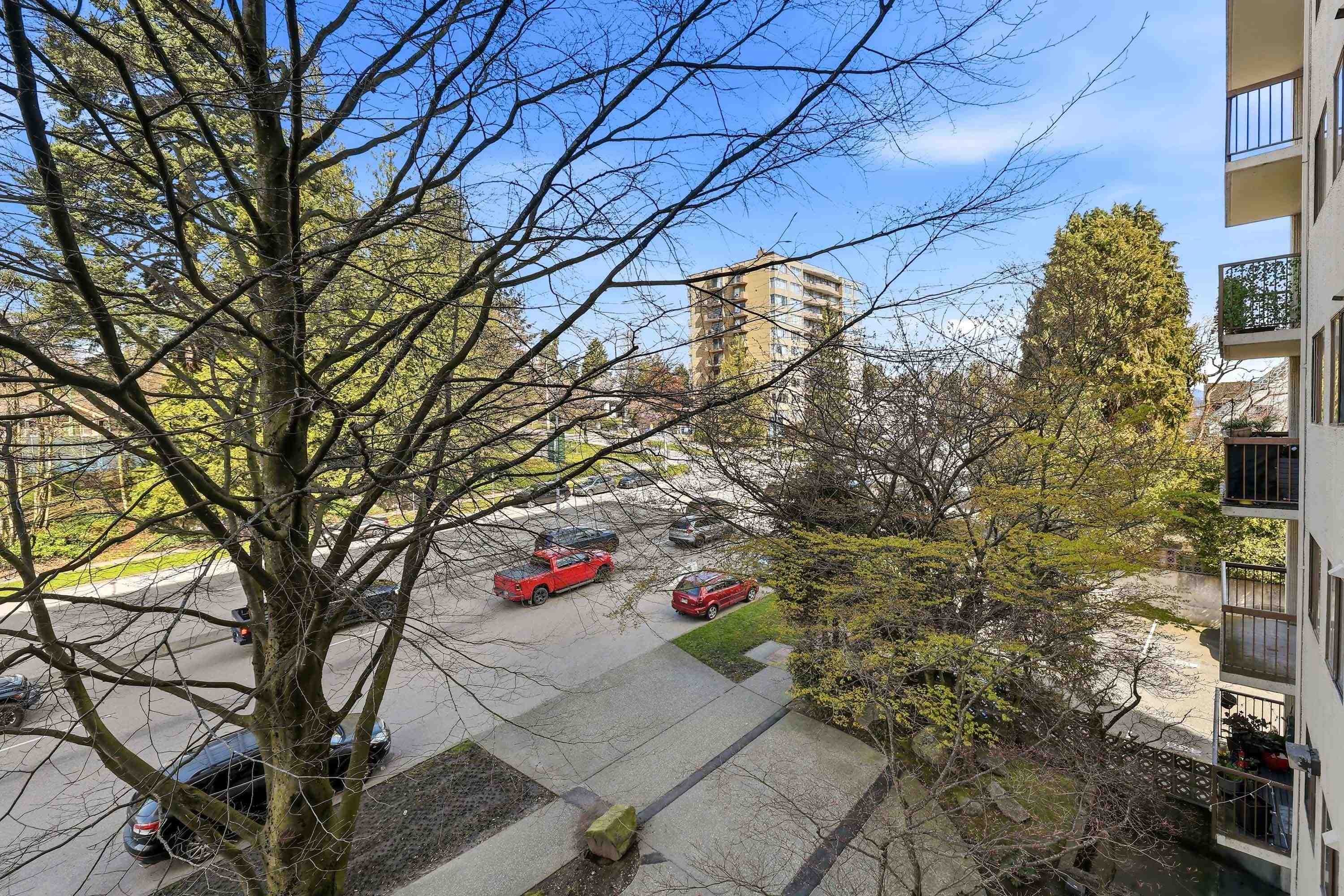 









320


Royal

Avenue, 405,
New Westminster,




BC
V3L 5C6

