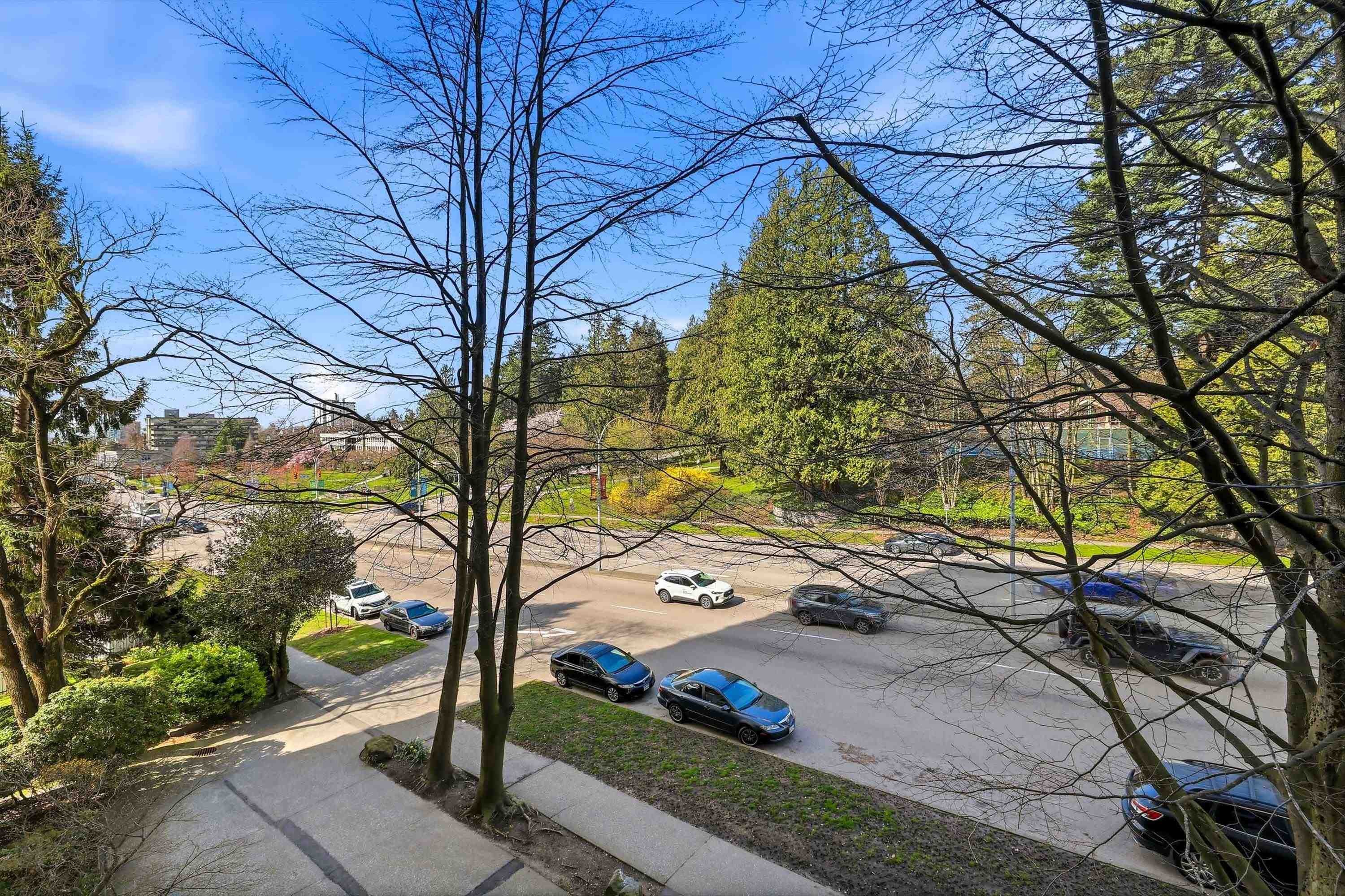 









320


Royal

Avenue, 405,
New Westminster,




BC
V3L 5C6

