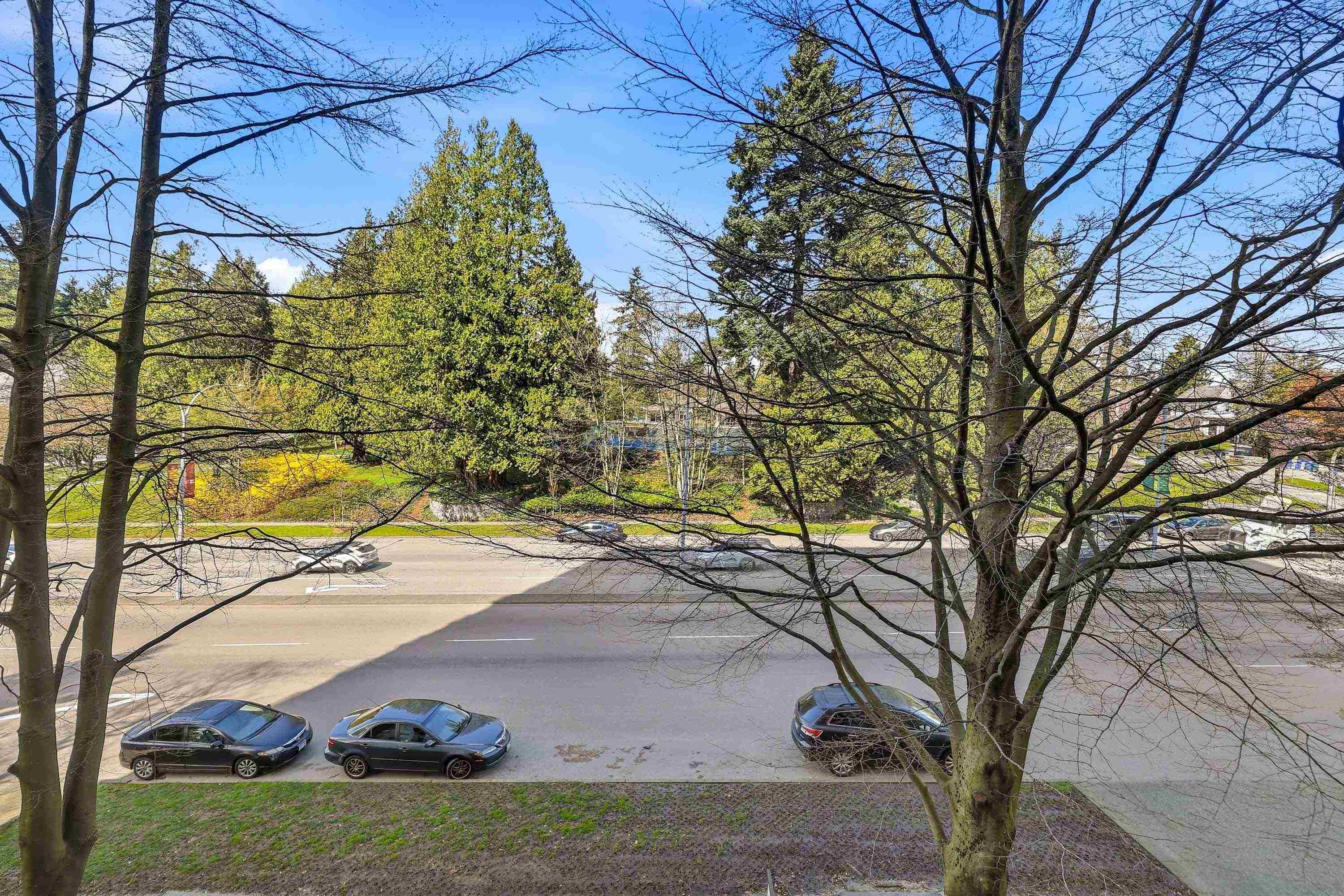 









320


Royal

Avenue, 405,
New Westminster,




BC
V3L 5C6

