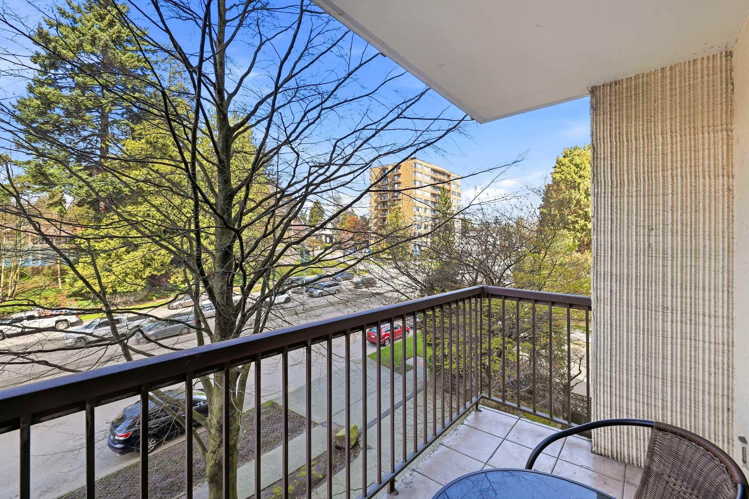 









320


Royal

Avenue, 405,
New Westminster,




BC
V3L 5C6

