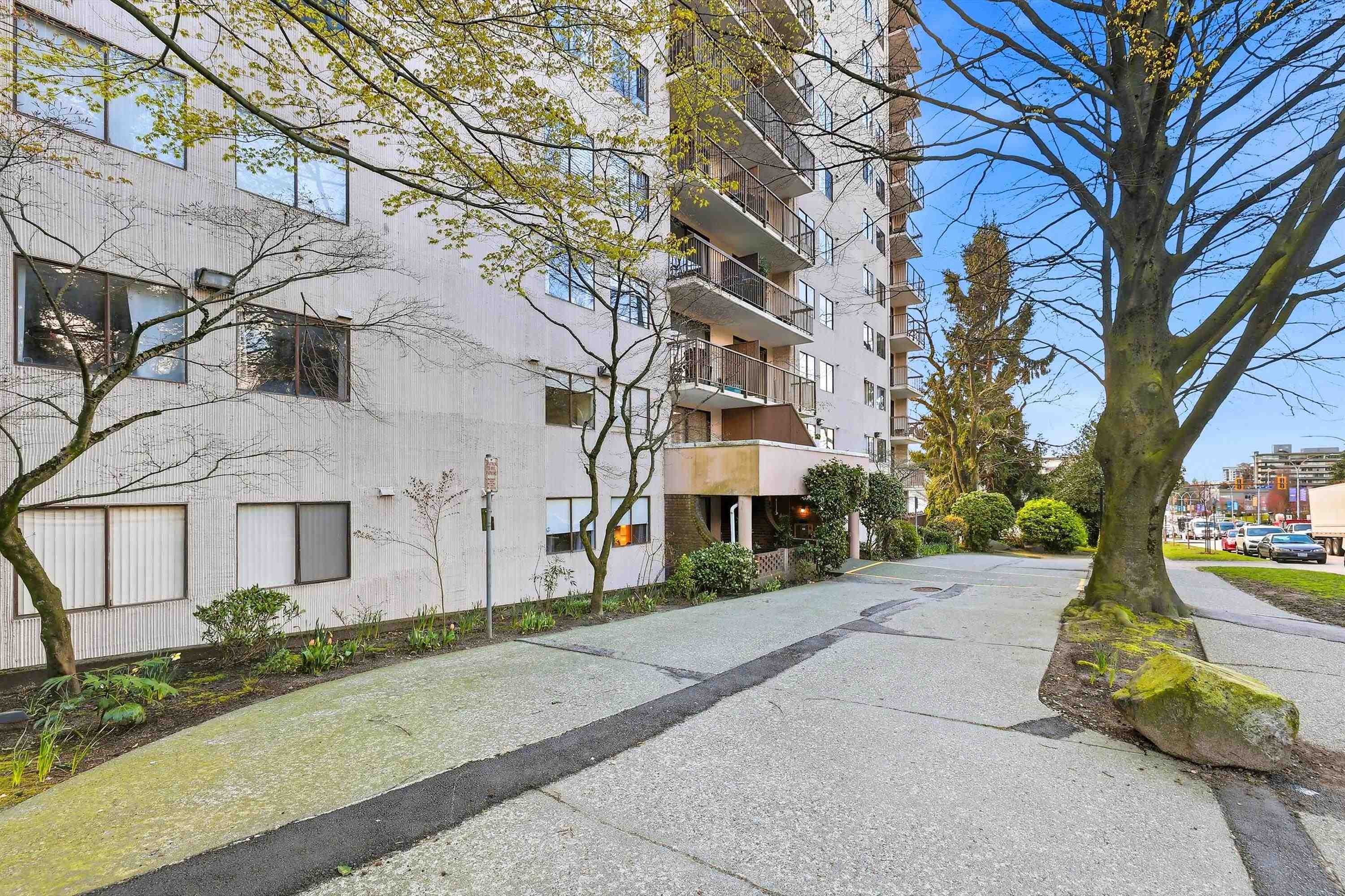 









320


Royal

Avenue, 405,
New Westminster,




BC
V3L 5C6

