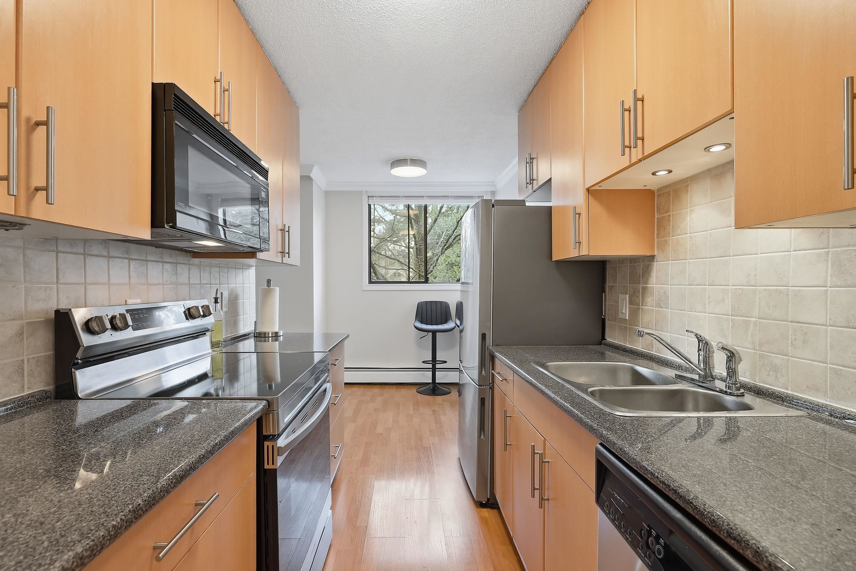 









320


Royal

Avenue, 405,
New Westminster,




BC
V3L 5C6

