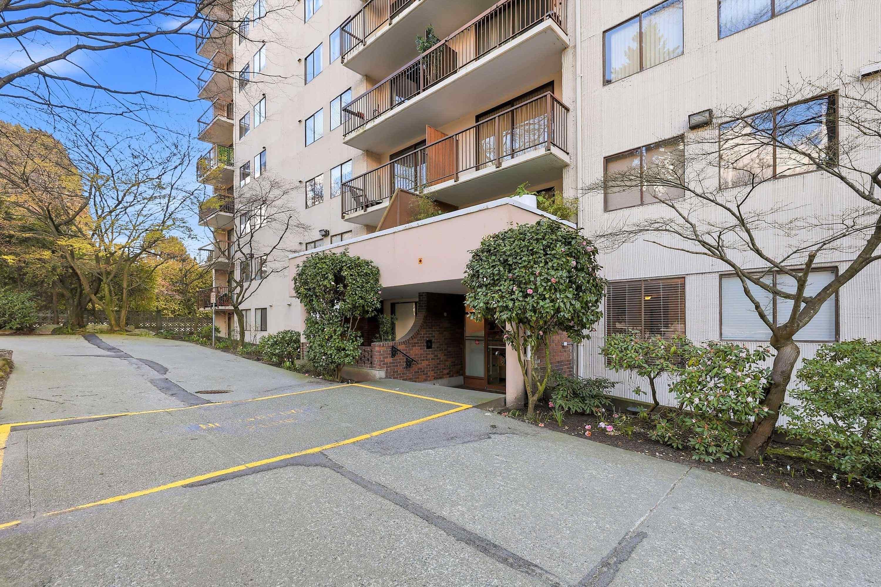 









320


Royal

Avenue, 405,
New Westminster,




BC
V3L 5C6

