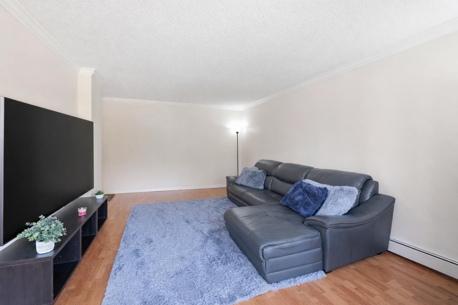 









320


Royal

Avenue, 405,
New Westminster,




BC
V3L 5C6

