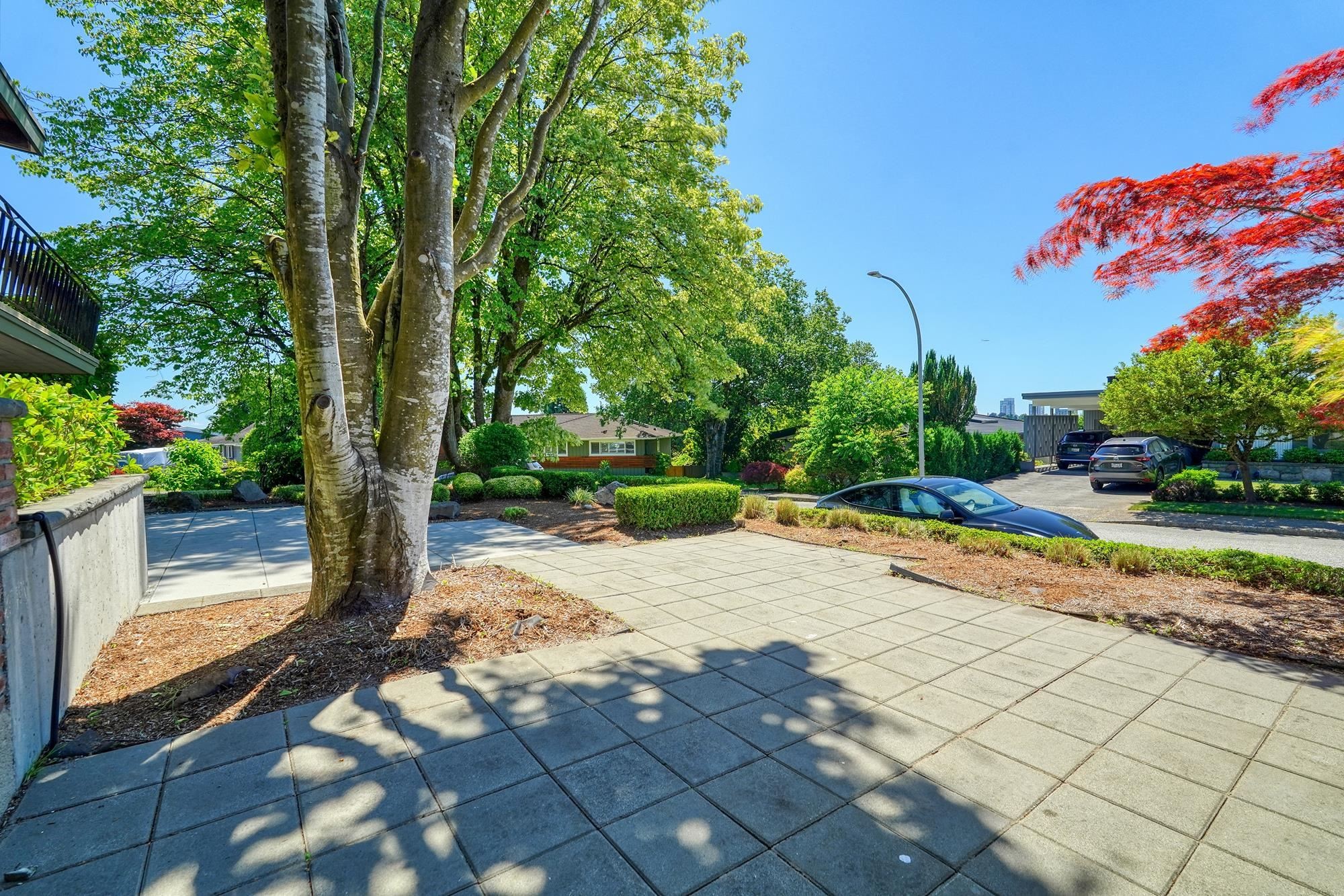 









821


Jackson

Crescent,
New Westminster,




BC
V3L 4S1

