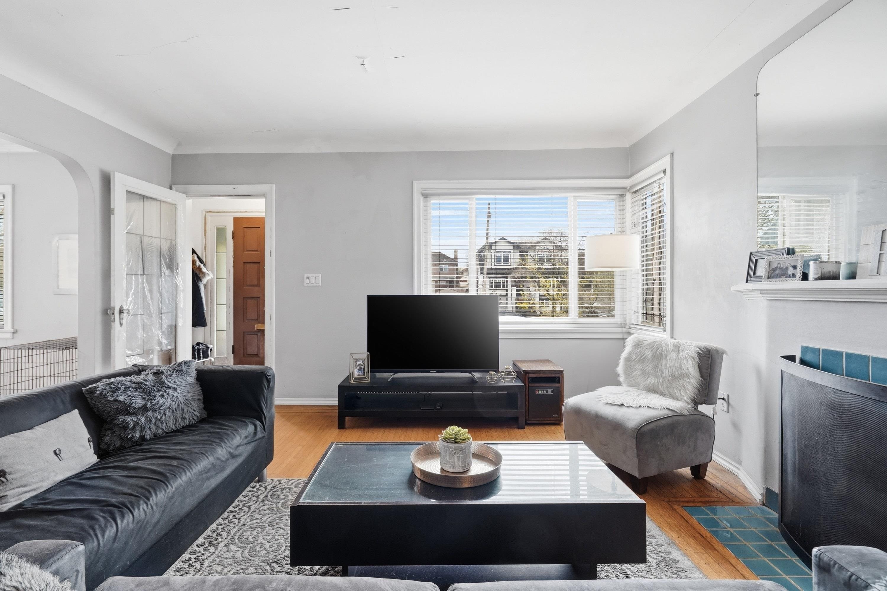









2349


Pender

Street East,
Vancouver,




BC
V5L 1X7


