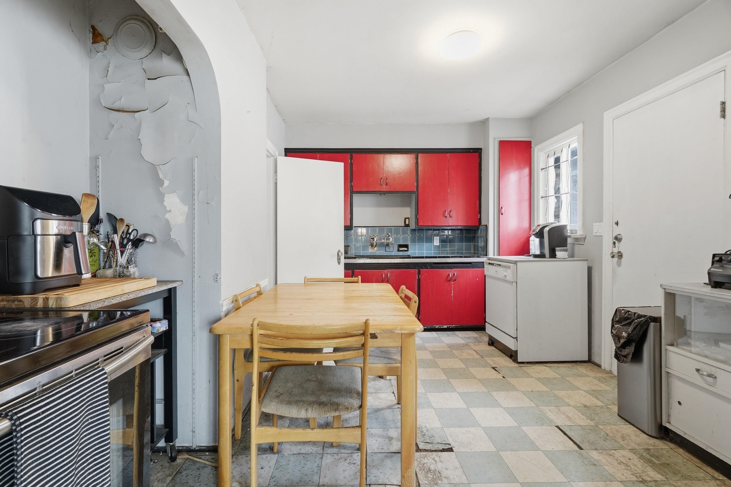 









2349


Pender

Street East,
Vancouver,




BC
V5L 1X7

