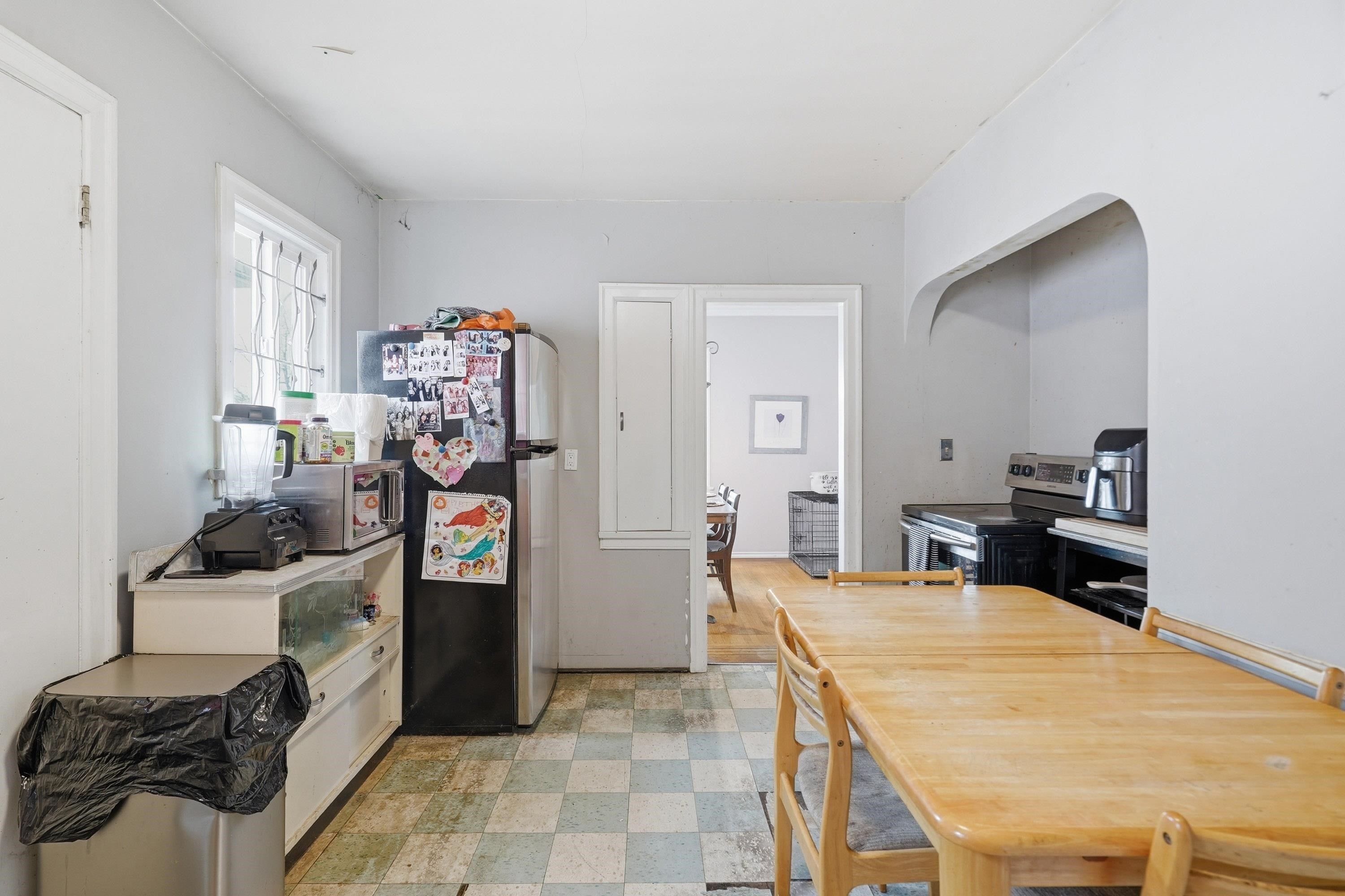 









2349


Pender

Street East,
Vancouver,




BC
V5L 1X7

