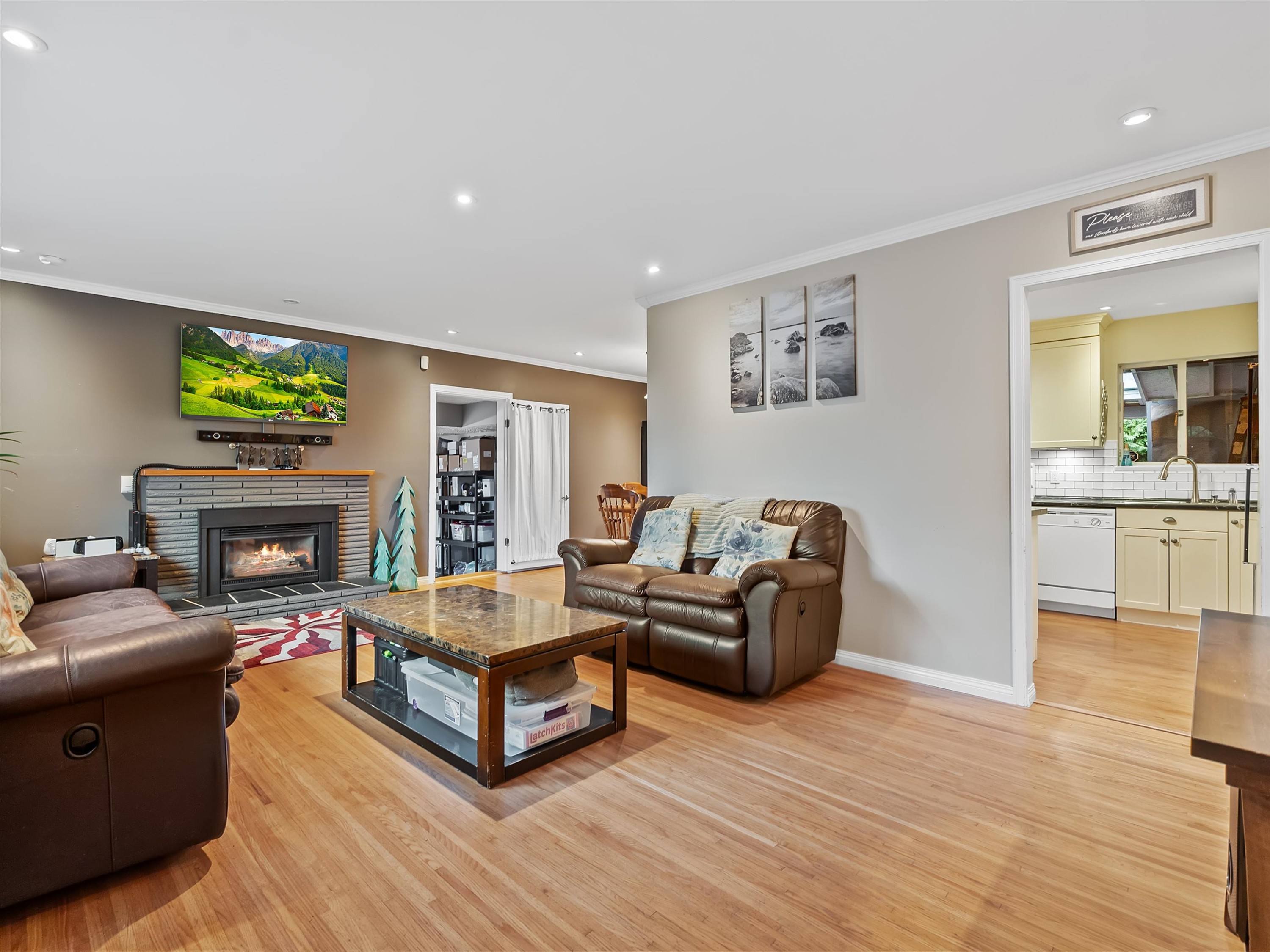 









4921


44a

Avenue,
Delta,




BC
V4K 1E6

