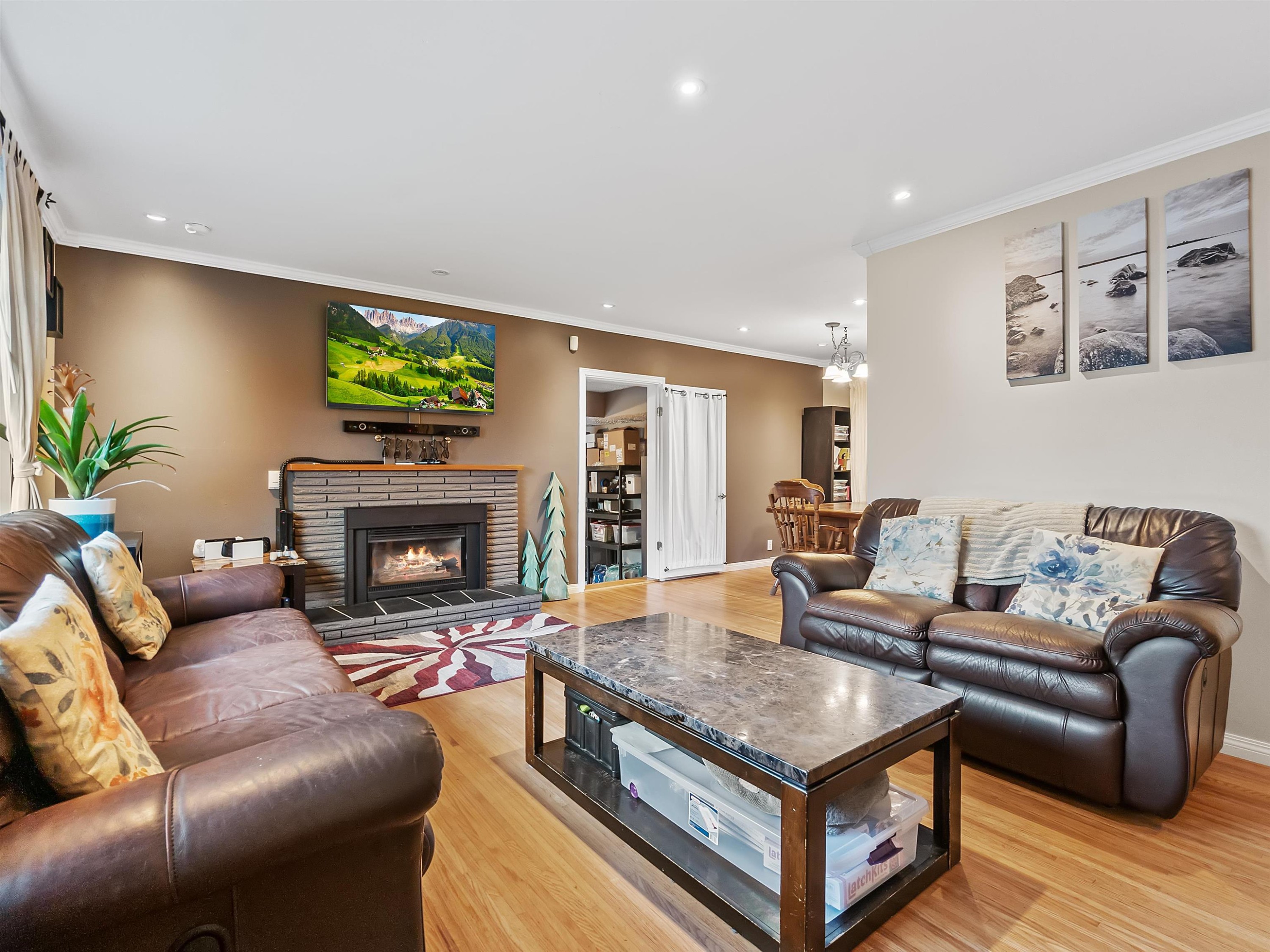 









4921


44a

Avenue,
Delta,




BC
V4K 1E6

