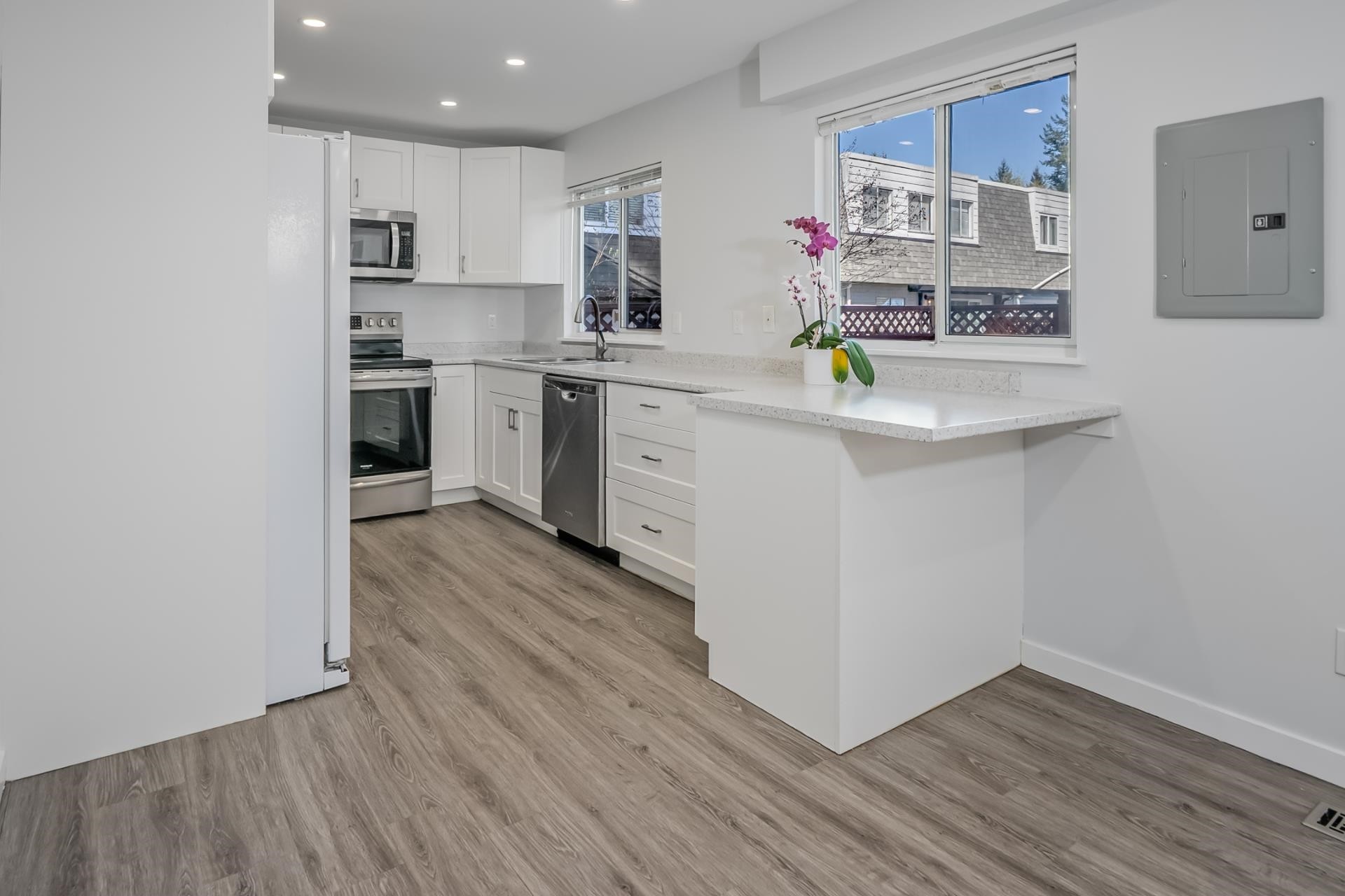 









21555


Dewndey Trunk

Road, 48,
Maple Ridge,




BC
V2X 3G6

