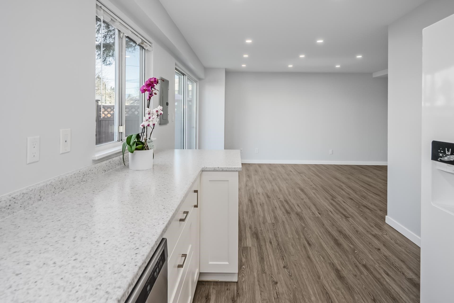 









21555


Dewndey Trunk

Road, 48,
Maple Ridge,




BC
V2X 3G6

