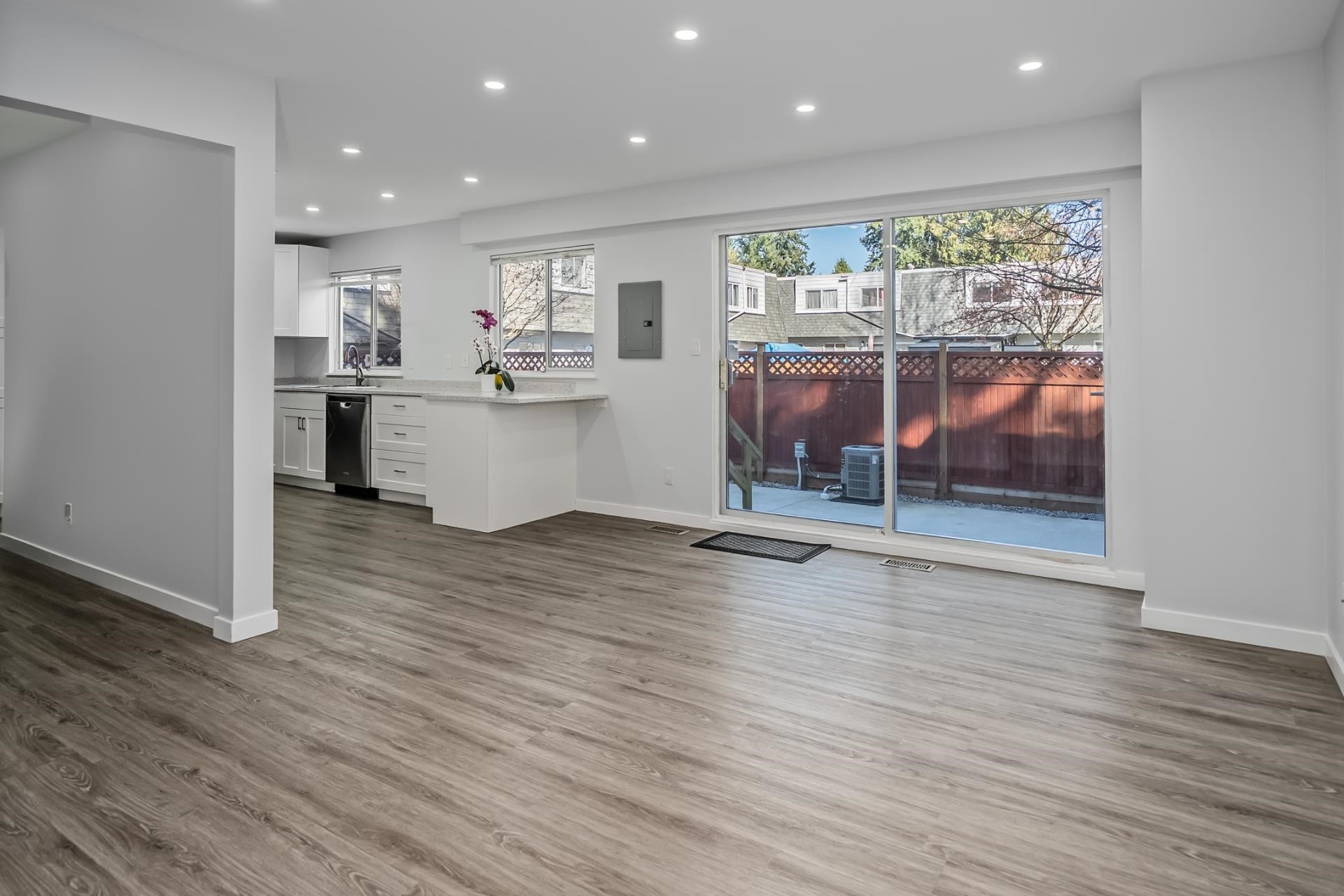 









21555


Dewndey Trunk

Road, 48,
Maple Ridge,




BC
V2X 3G6

