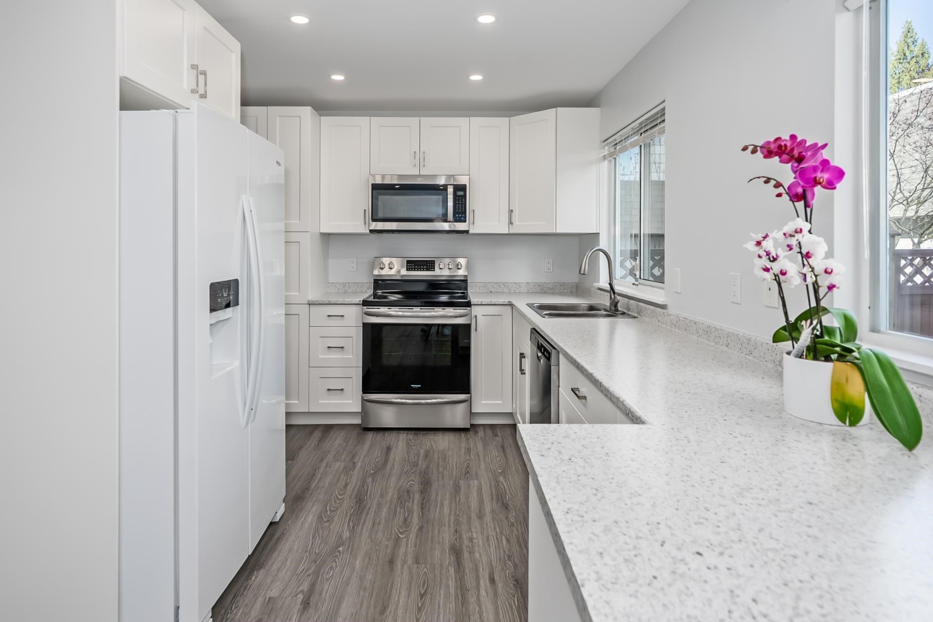 









21555


Dewndey Trunk

Road, 48,
Maple Ridge,




BC
V2X 3G6

