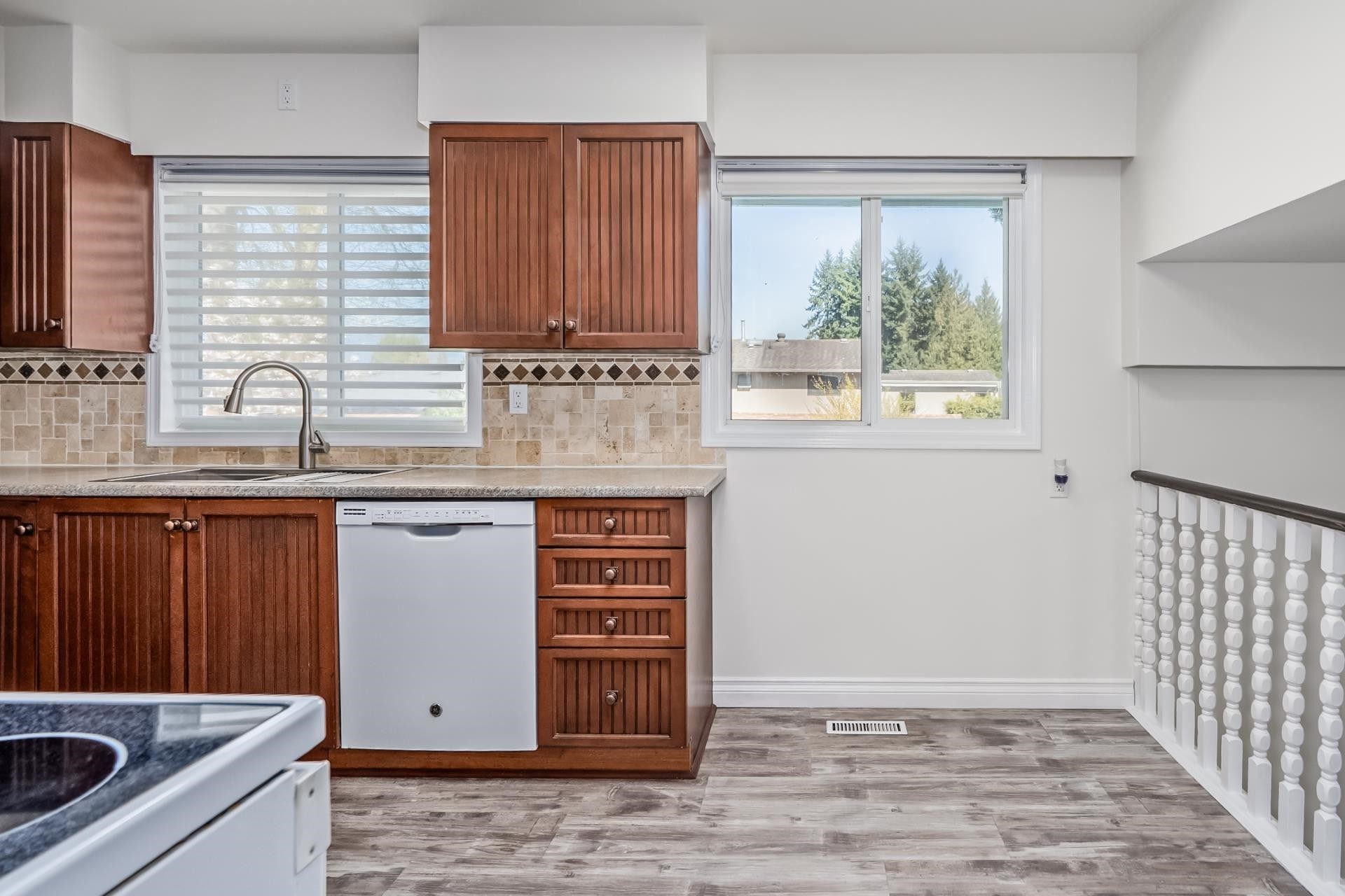 









21395


Exeter

Avenue,
Maple Ridge,




BC
V4R 2J2

