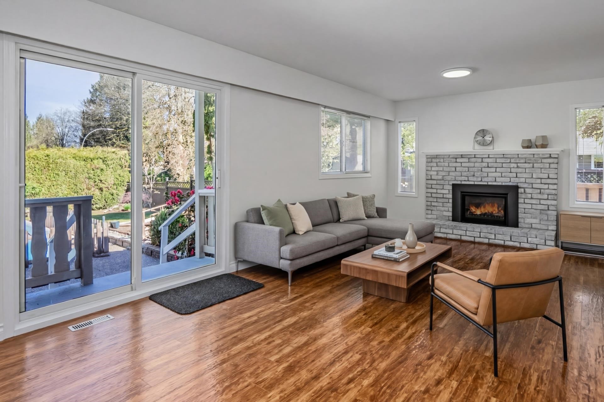 









21395


Exeter

Avenue,
Maple Ridge,




BC
V4R 2J2

