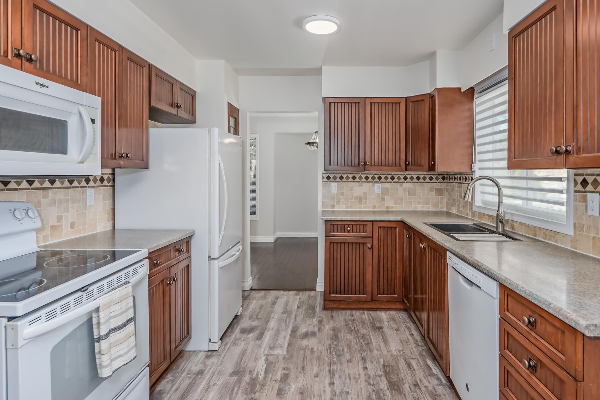 









21395


Exeter

Avenue,
Maple Ridge,




BC
V4R 2J2

