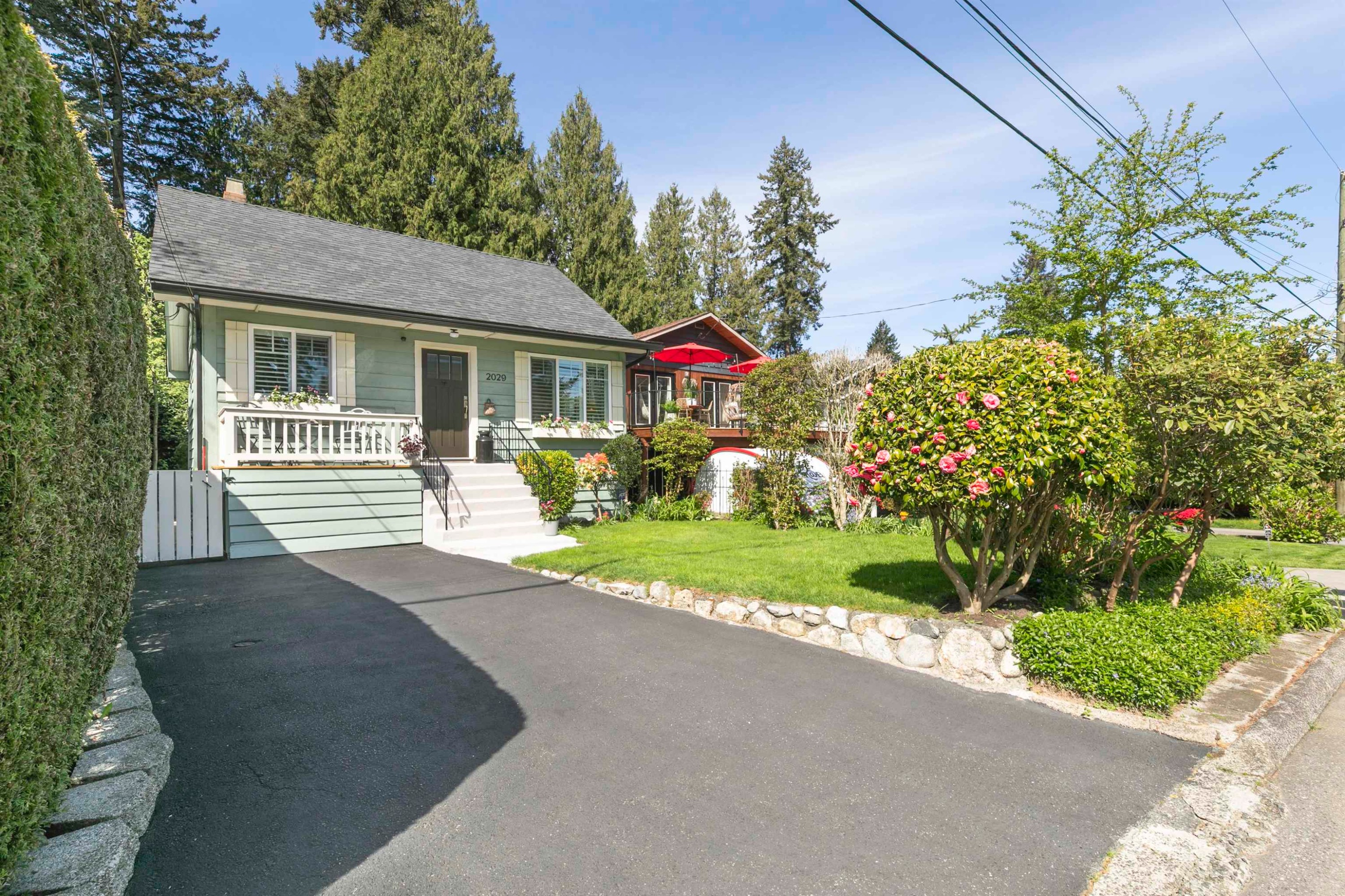 









2029


Philip

Avenue,
North Vancouver,




BC
V7P 2W5

