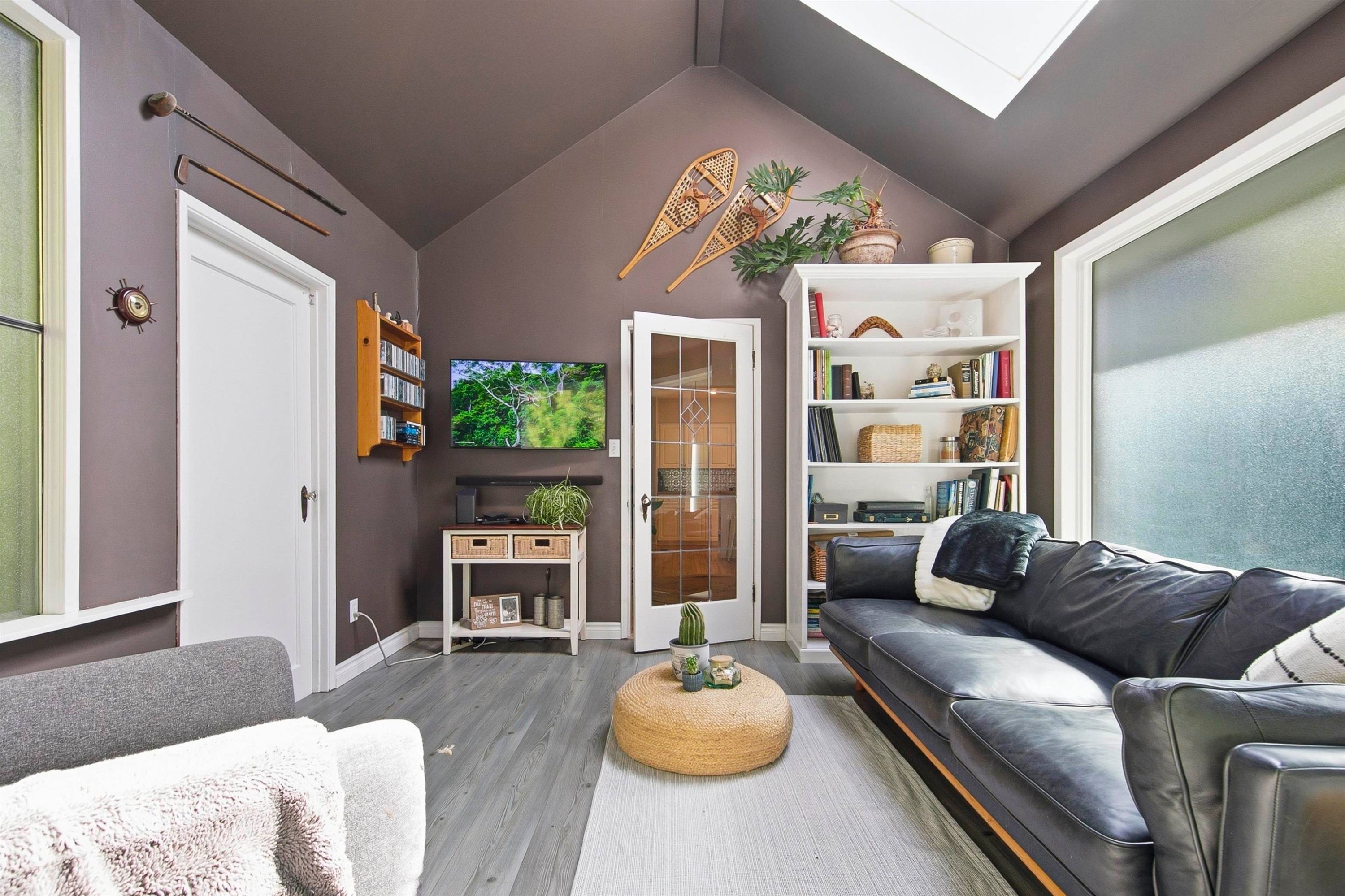 









2029


Philip

Avenue,
North Vancouver,




BC
V7P 2W5

