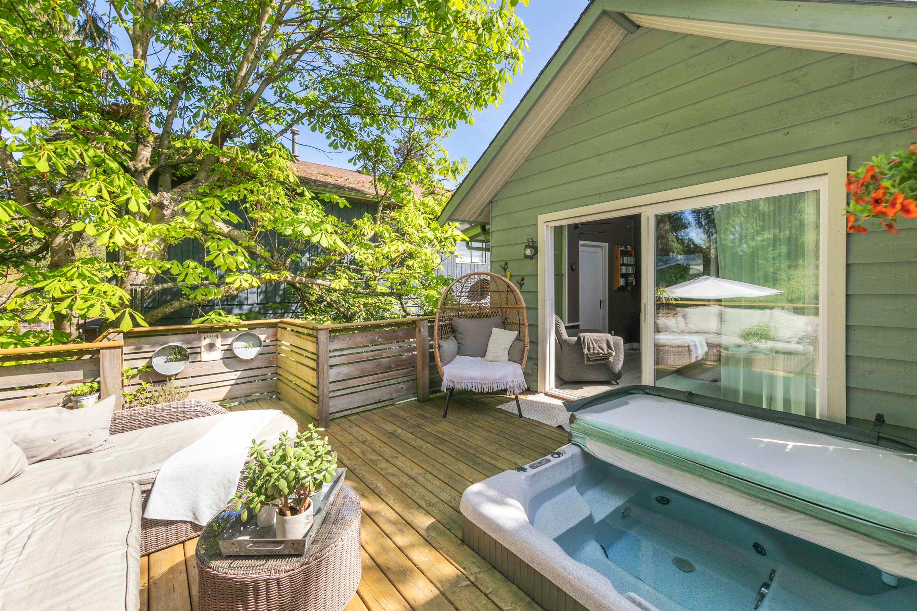 









2029


Philip

Avenue,
North Vancouver,




BC
V7P 2W5

