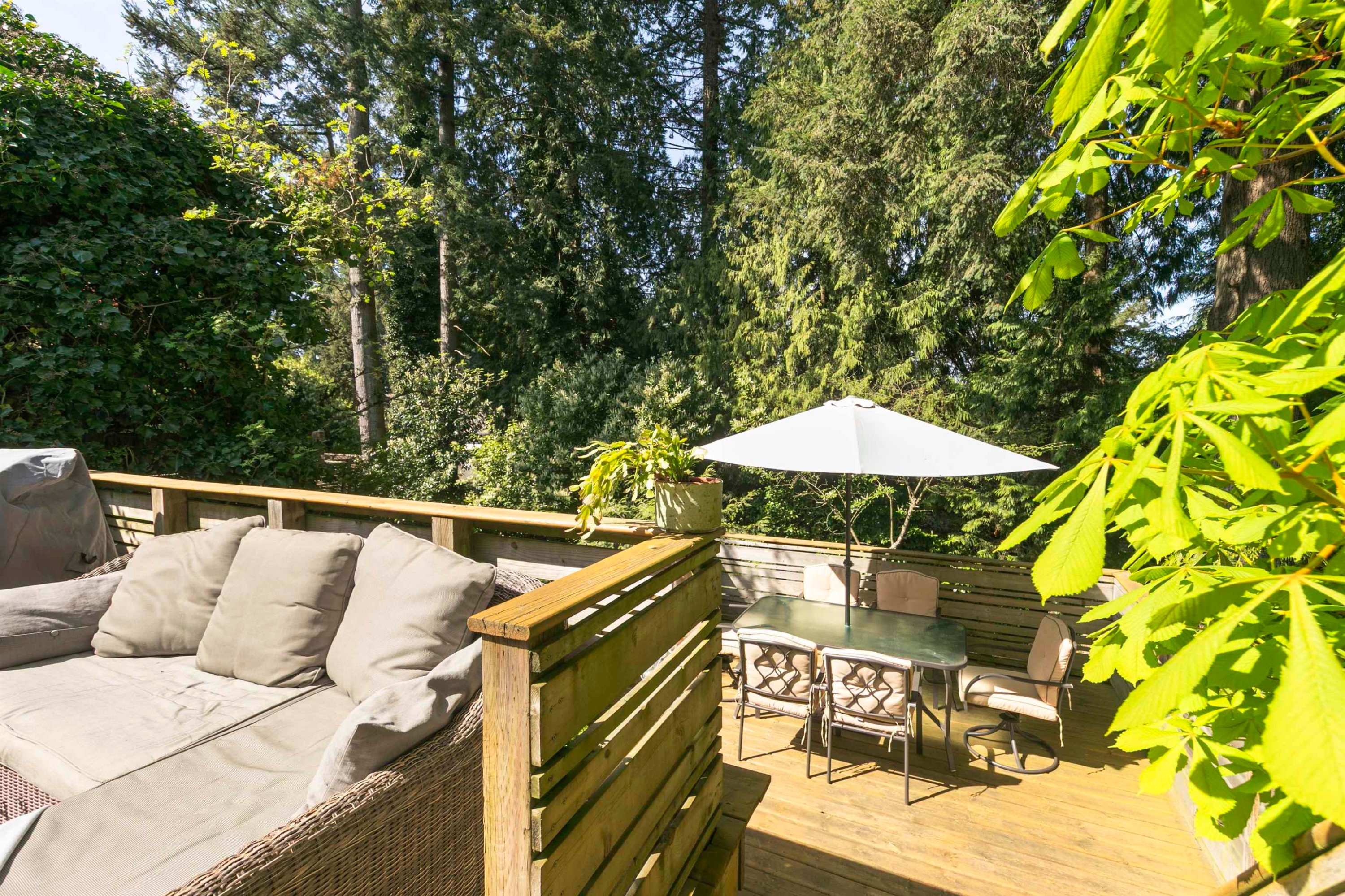 









2029


Philip

Avenue,
North Vancouver,




BC
V7P 2W5


