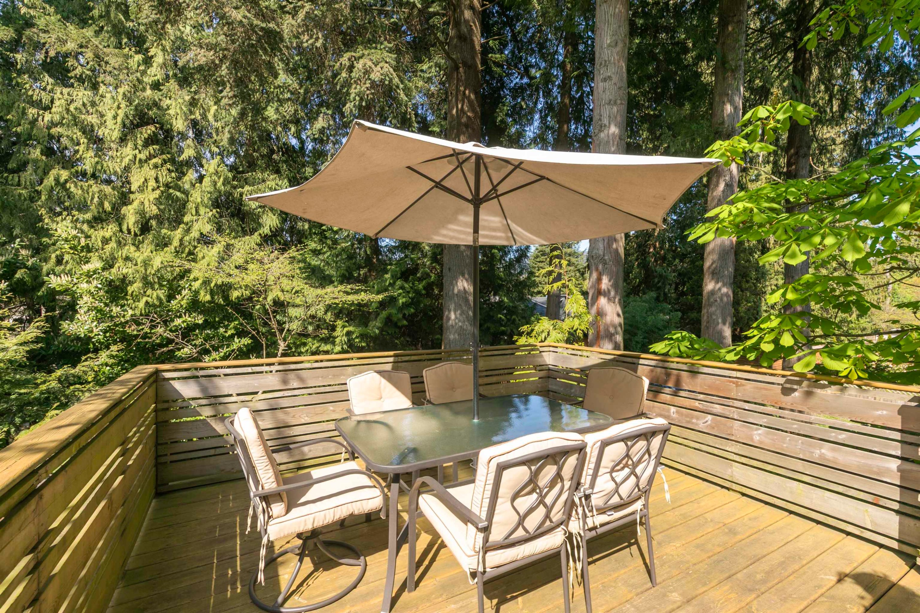 









2029


Philip

Avenue,
North Vancouver,




BC
V7P 2W5

