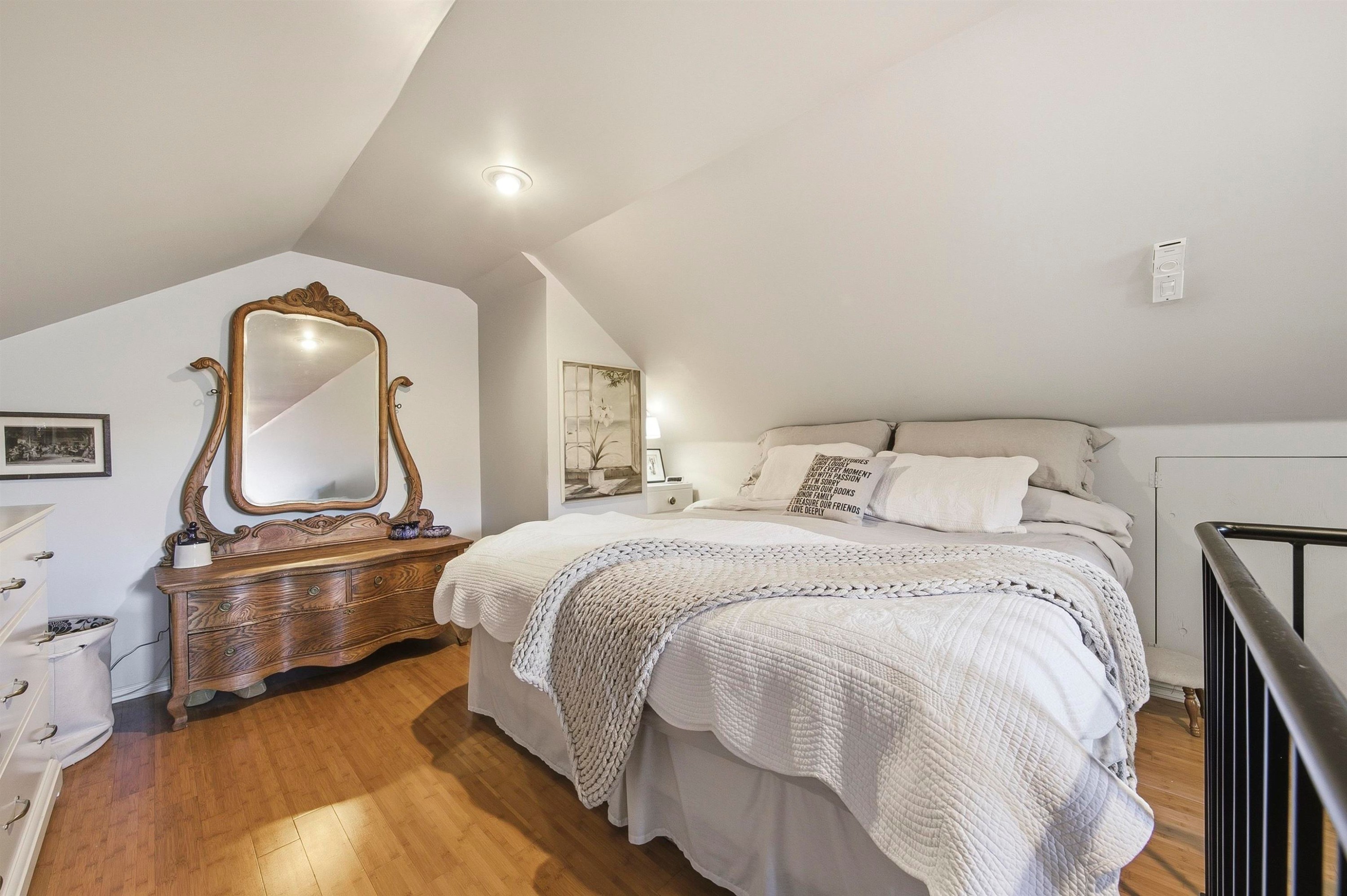 









2029


Philip

Avenue,
North Vancouver,




BC
V7P 2W5


