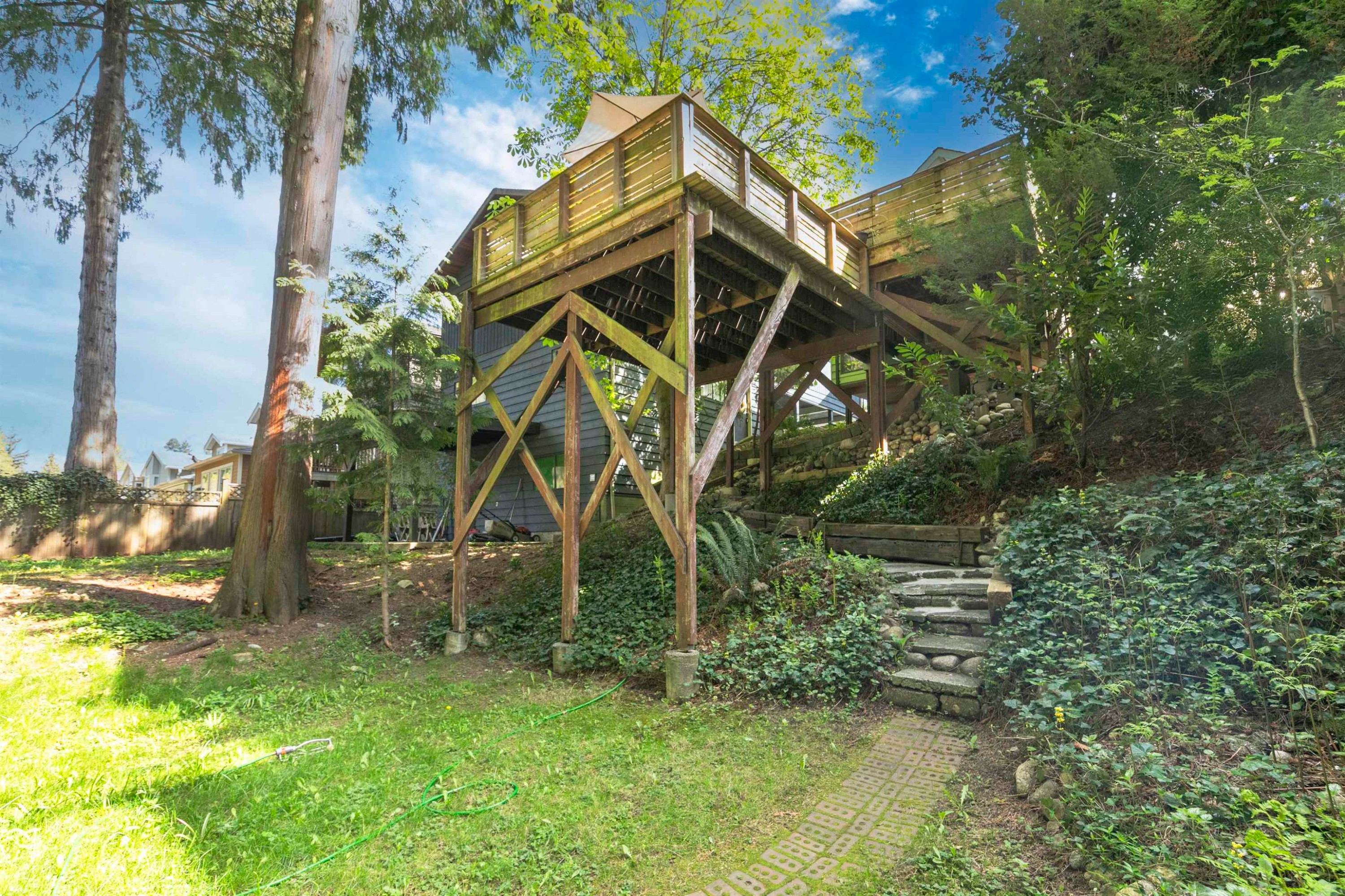 









2029


Philip

Avenue,
North Vancouver,




BC
V7P 2W5

