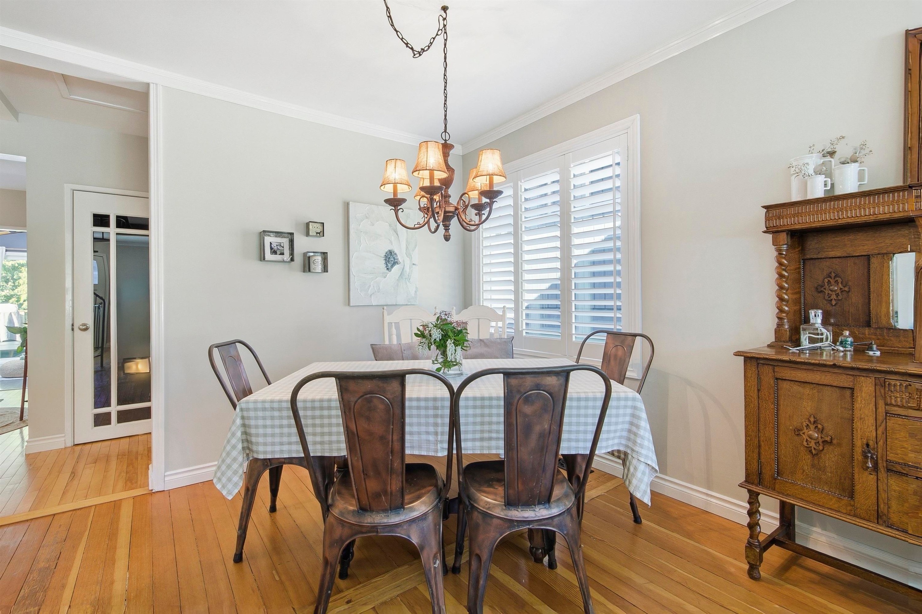 









2029


Philip

Avenue,
North Vancouver,




BC
V7P 2W5

