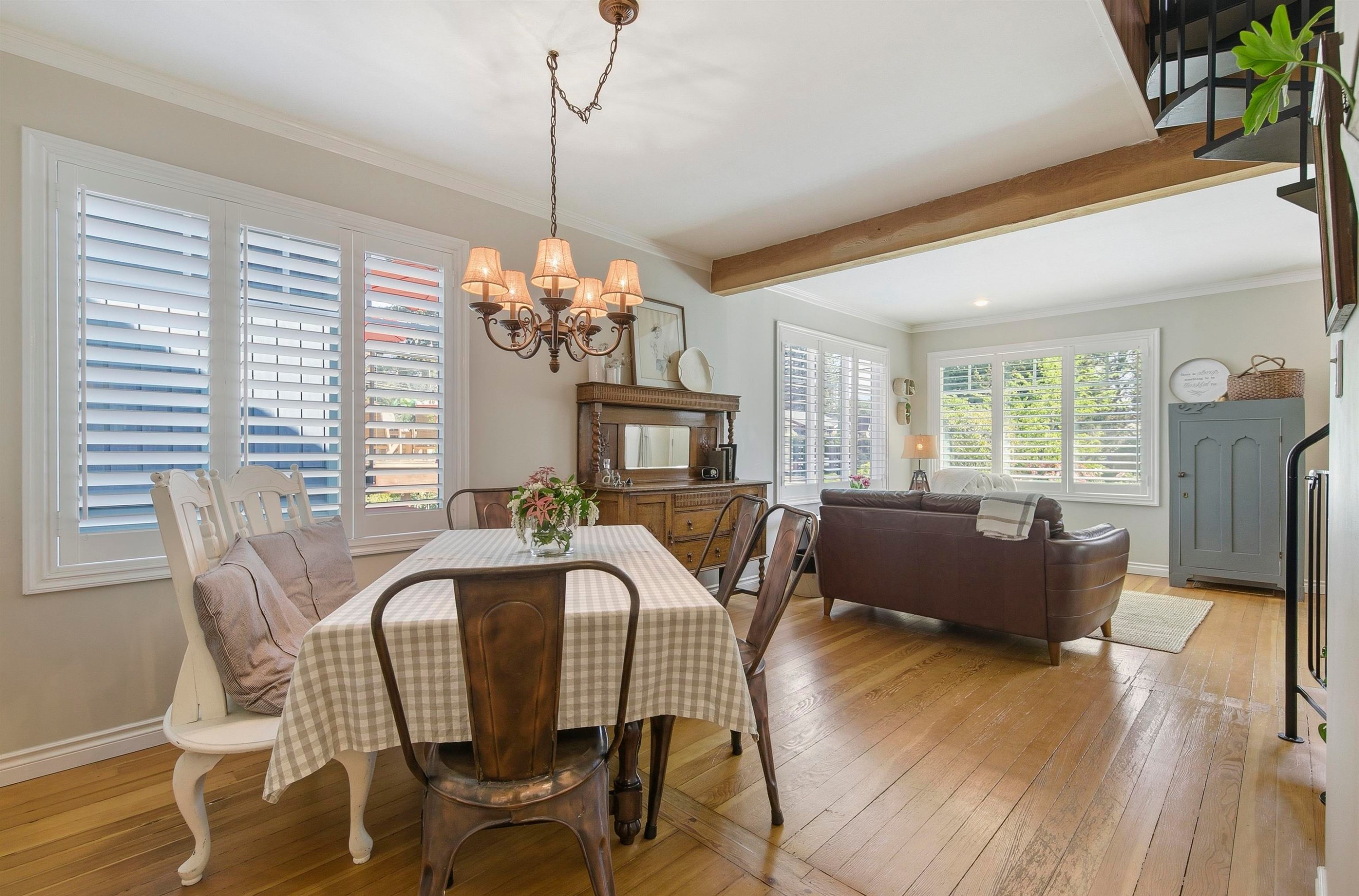 









2029


Philip

Avenue,
North Vancouver,




BC
V7P 2W5

