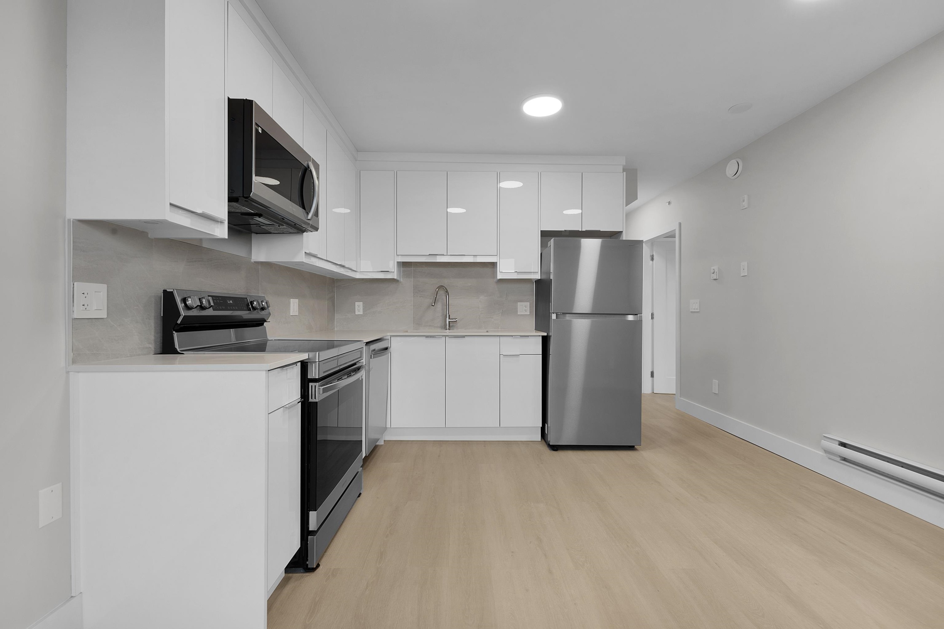 









3050


Kingsway

, 406,
Vancouver,




BC
V5R 5J7

