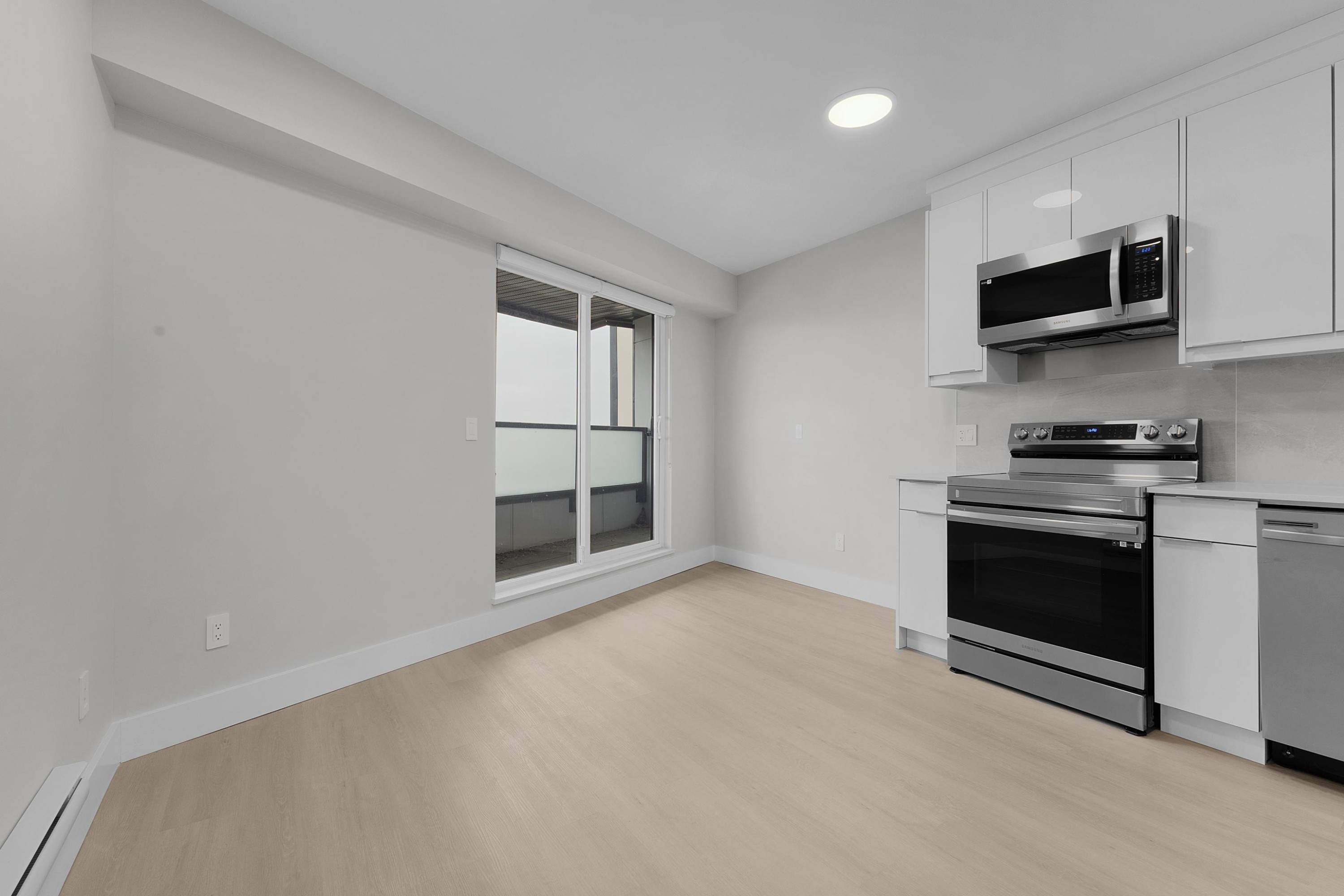 









3050


Kingsway

, 406,
Vancouver,




BC
V5R 5J7

