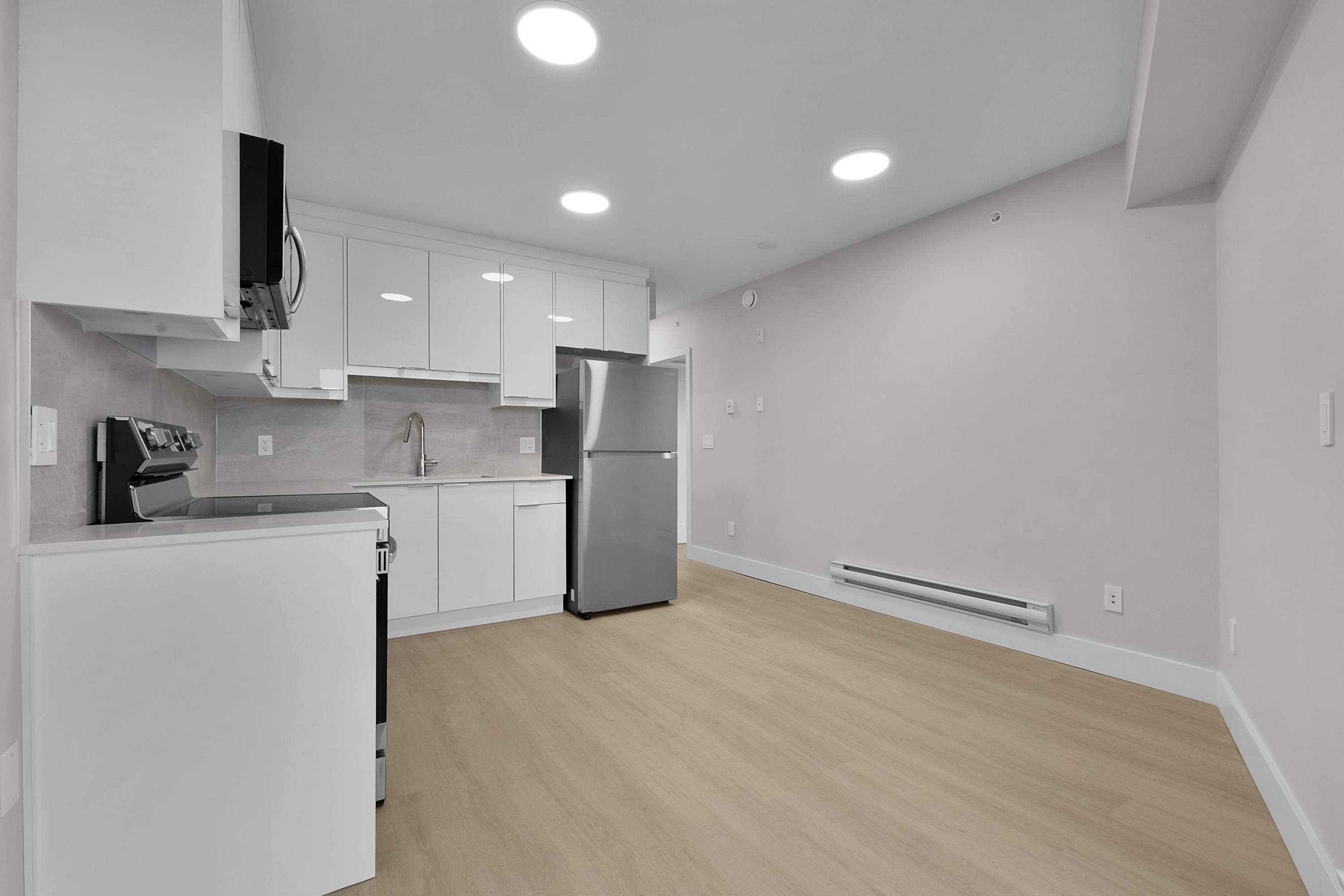 









3050


Kingsway

, 406,
Vancouver,




BC
V5R 5J7

