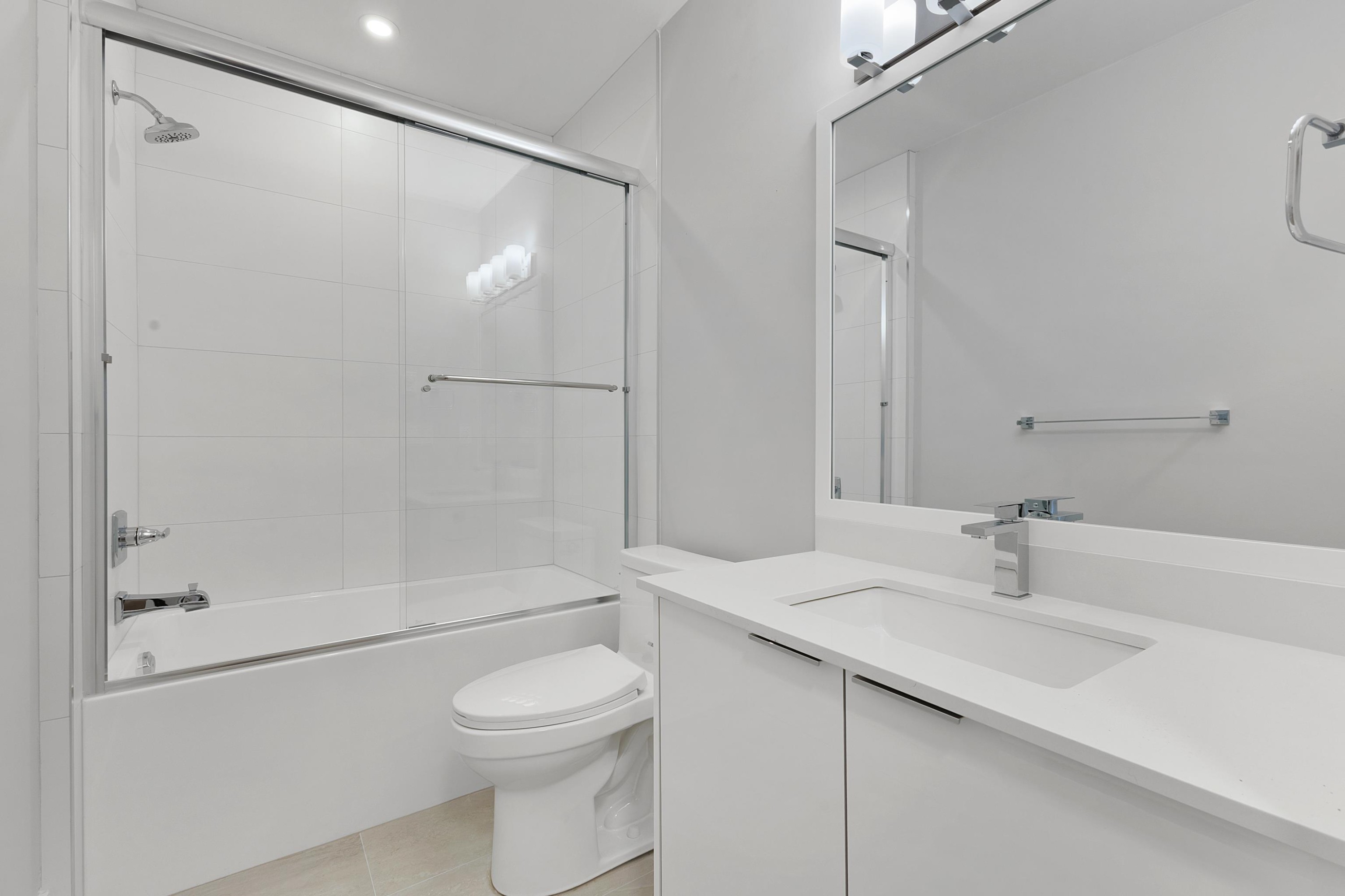 









3050


Kingsway

, 406,
Vancouver,




BC
V5R 5J7

