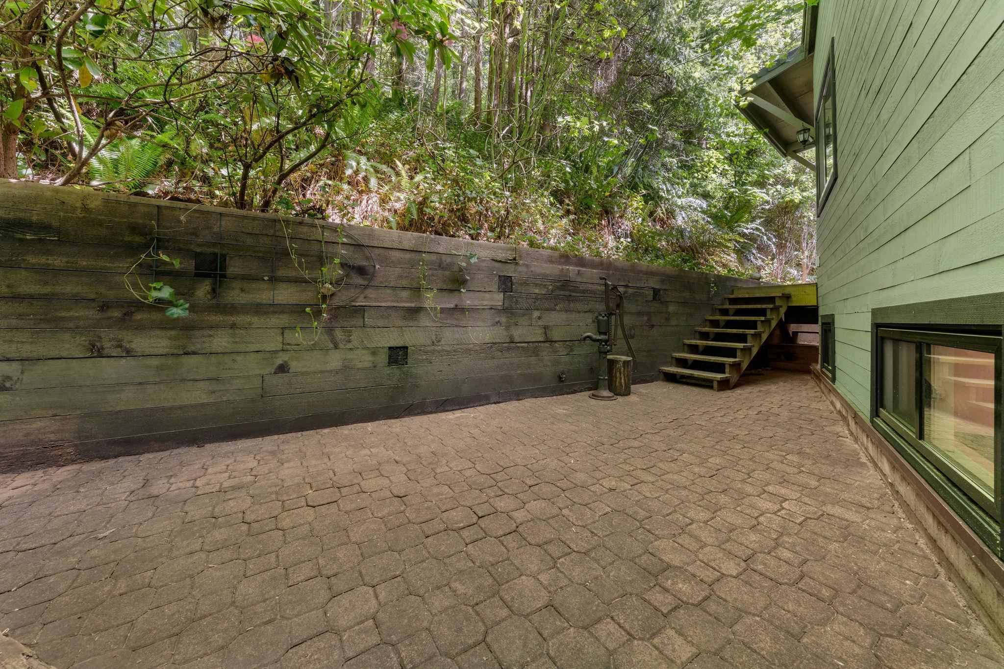 









2086


Rivergrove

Place,
North Vancouver,




BC
V7H 2L4


