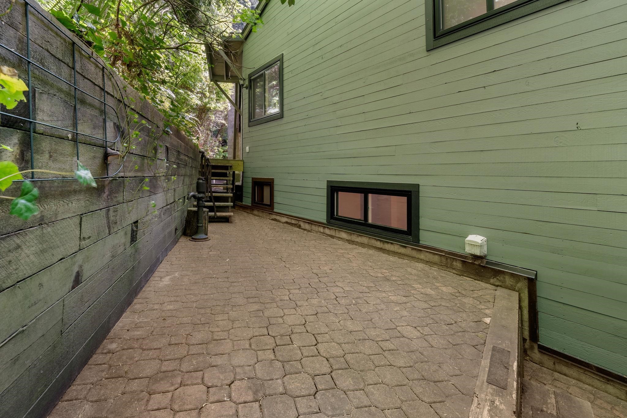 









2086


Rivergrove

Place,
North Vancouver,




BC
V7H 2L4

