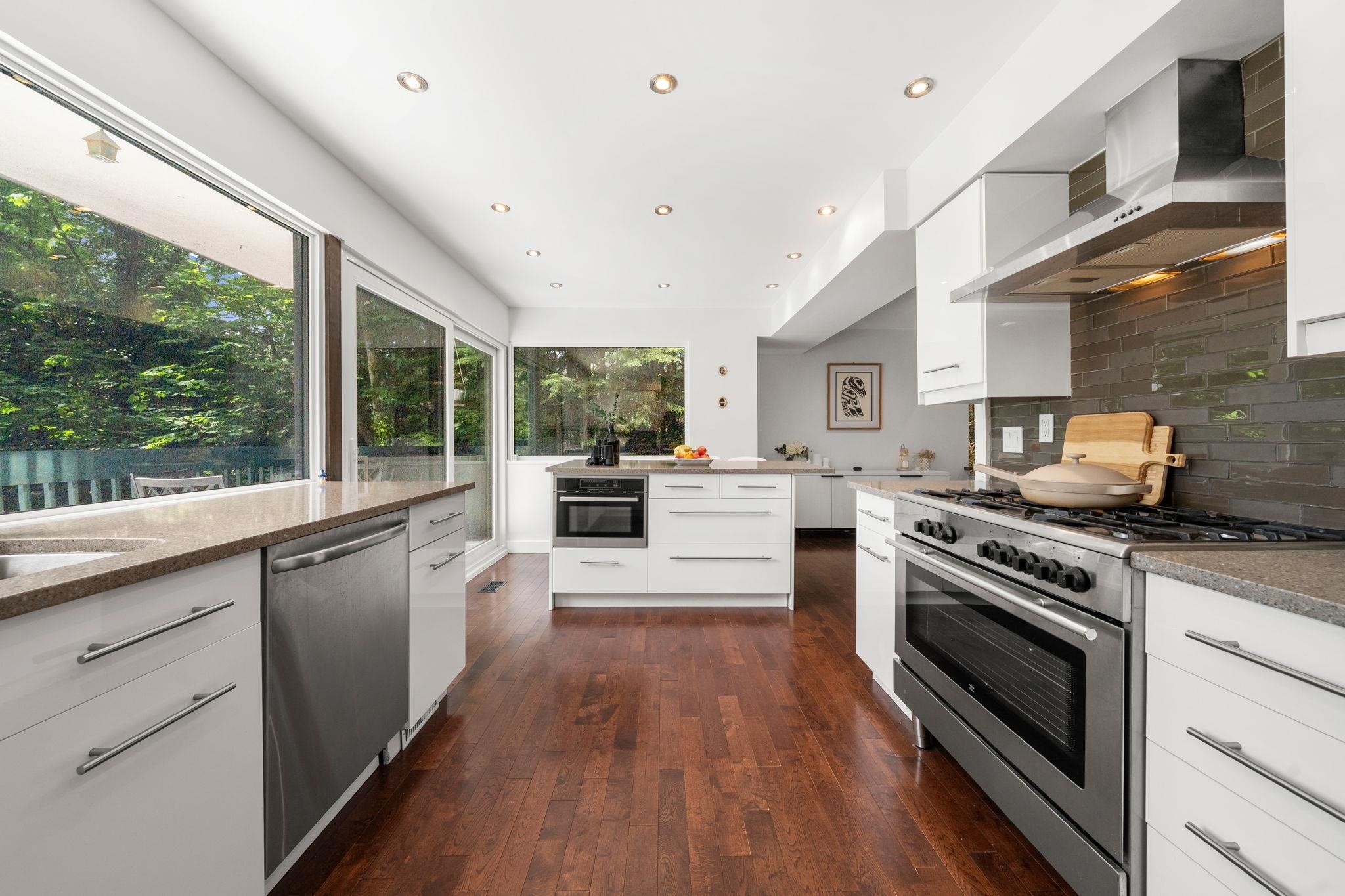 









2086


Rivergrove

Place,
North Vancouver,




BC
V7H 2L4

