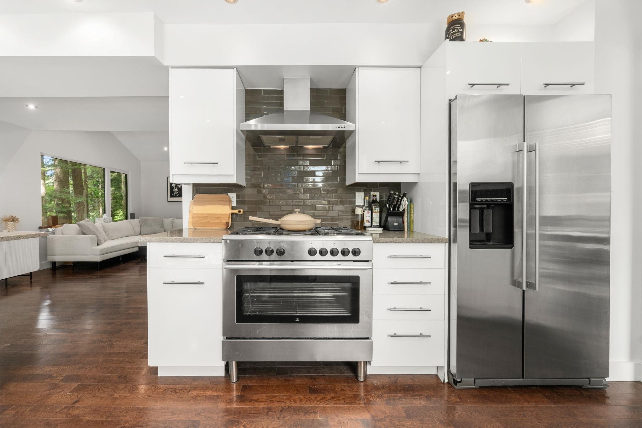 









2086


Rivergrove

Place,
North Vancouver,




BC
V7H 2L4


