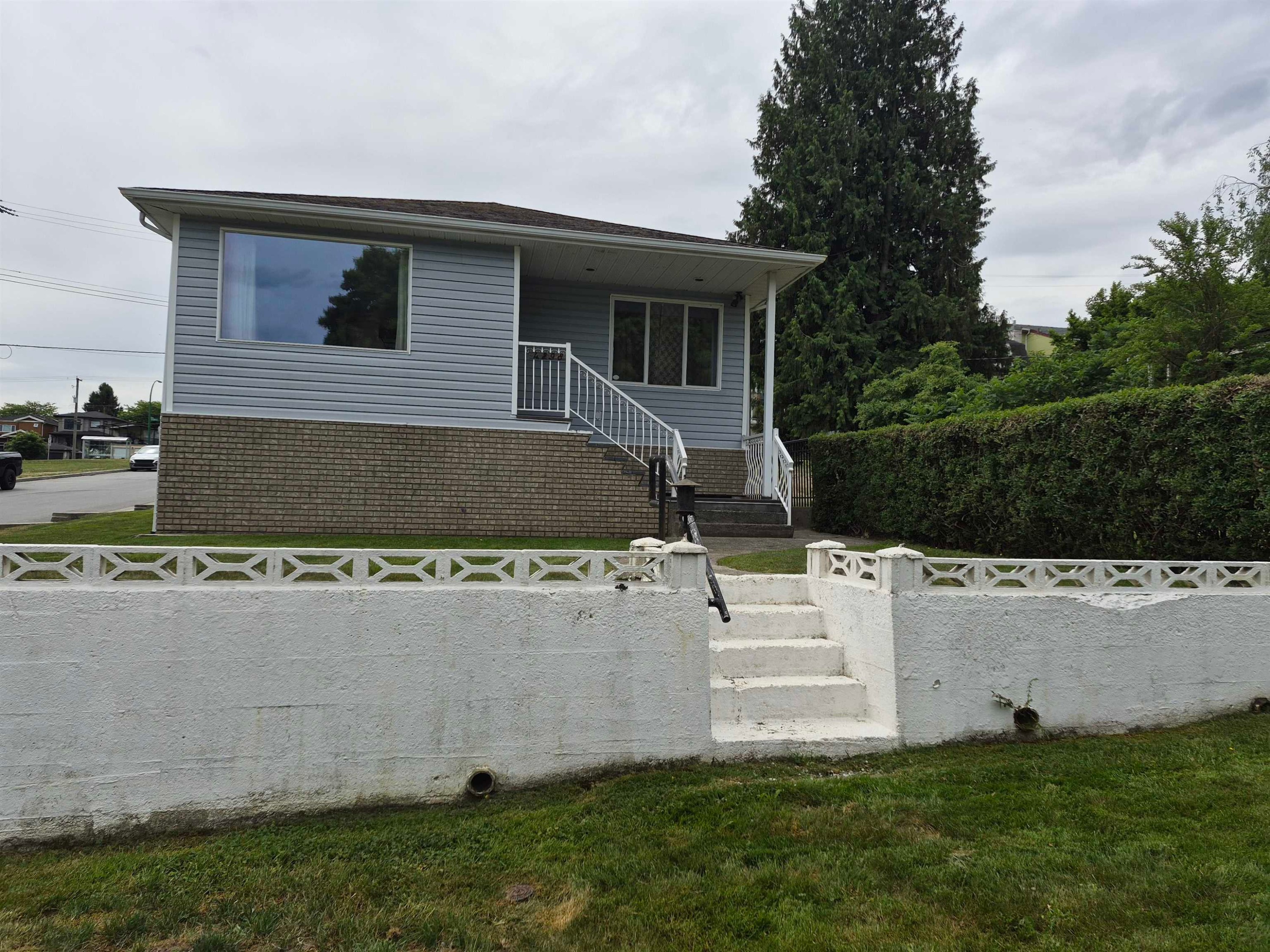 









4298


Mcgill

Street,
Burnaby,




BC
V5C 1M9

