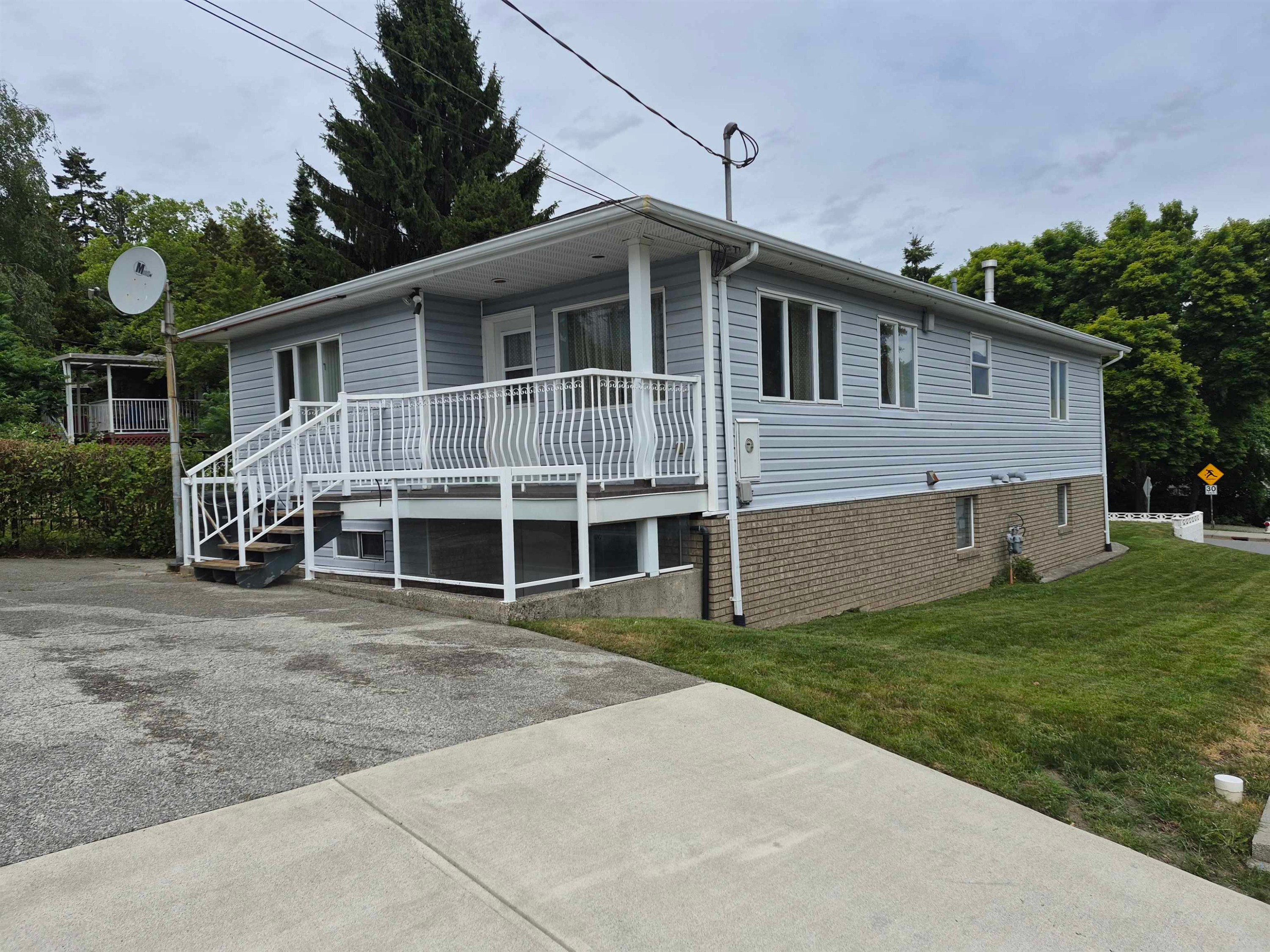 









4298


Mcgill

Street,
Burnaby,




BC
V5C 1M9

