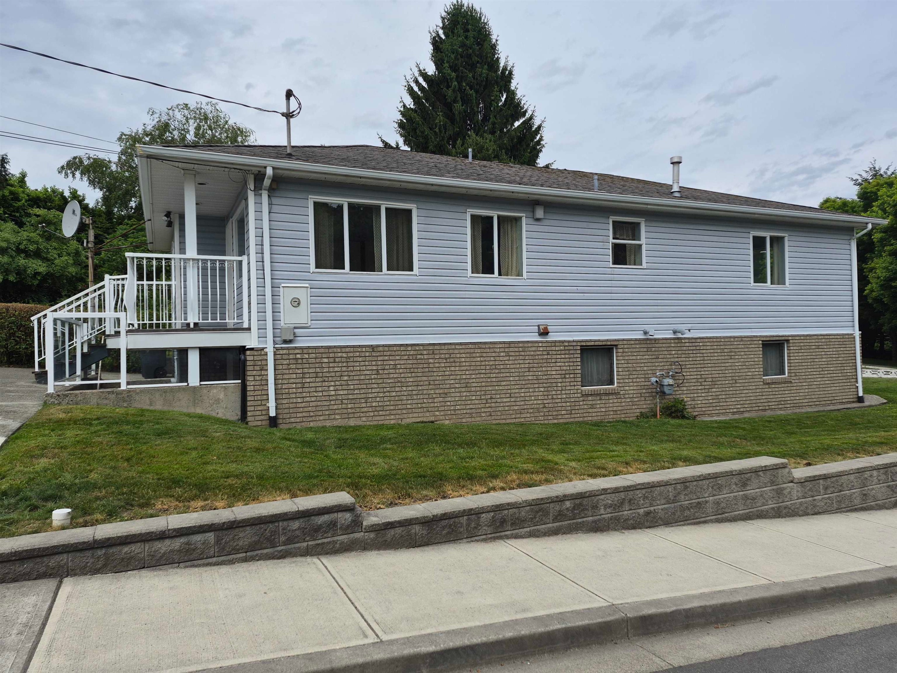 









4298


Mcgill

Street,
Burnaby,




BC
V5C 1M9


