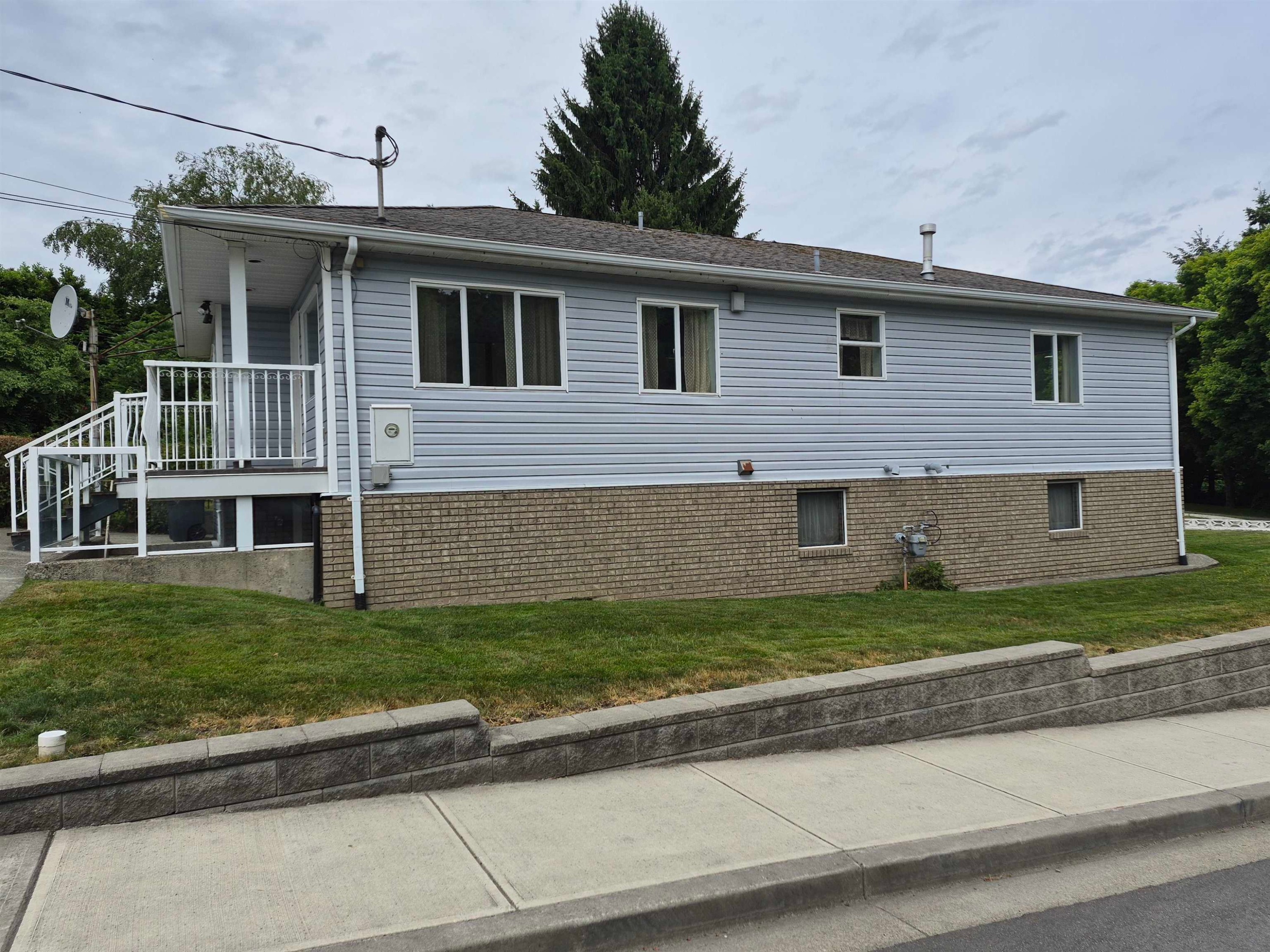 









4298


Mcgill

Street,
Burnaby,




BC
V5C 1M9


