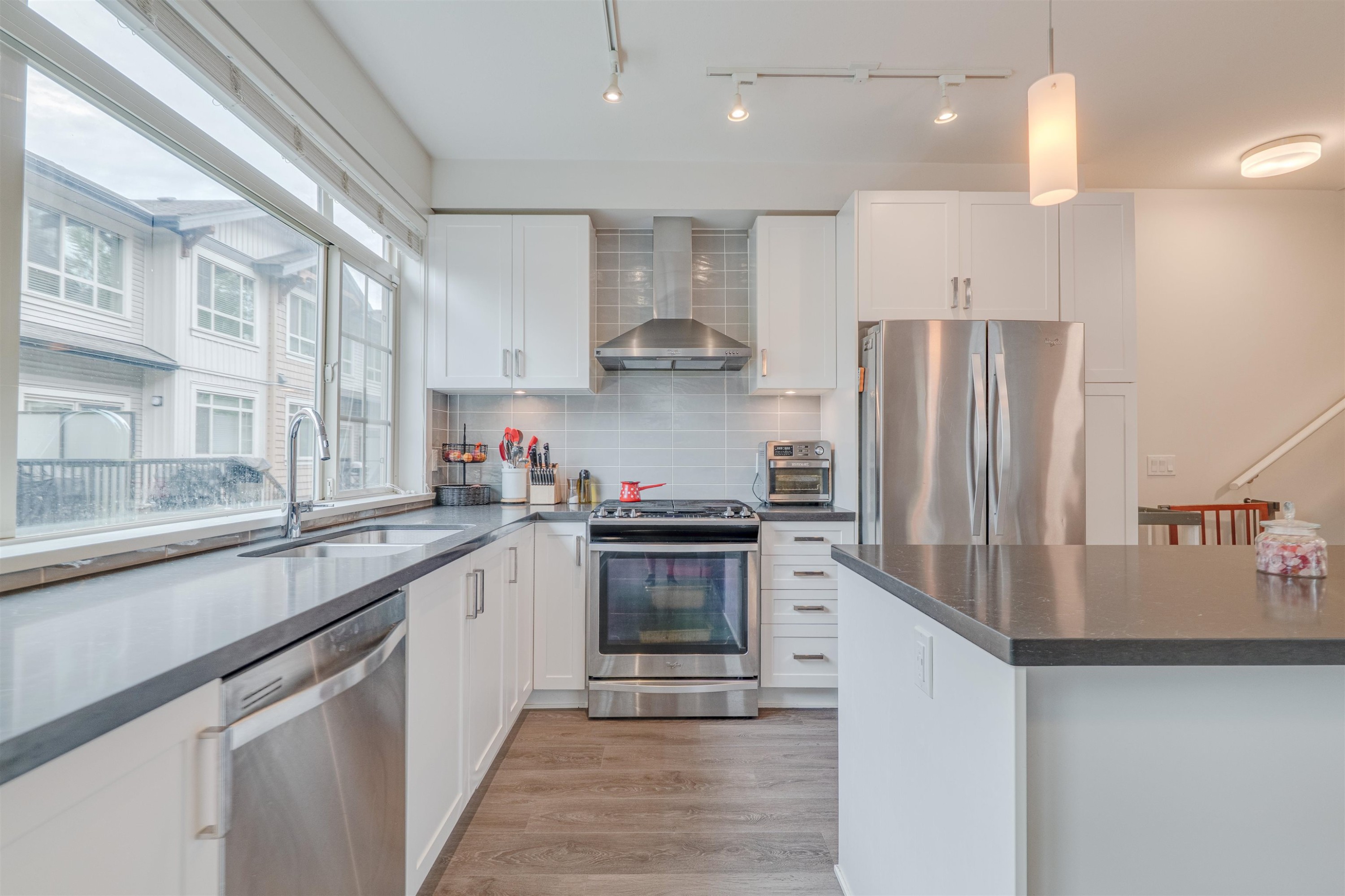









11305


240

Street, 158,
Maple Ridge,




BC
V2W 0J1

