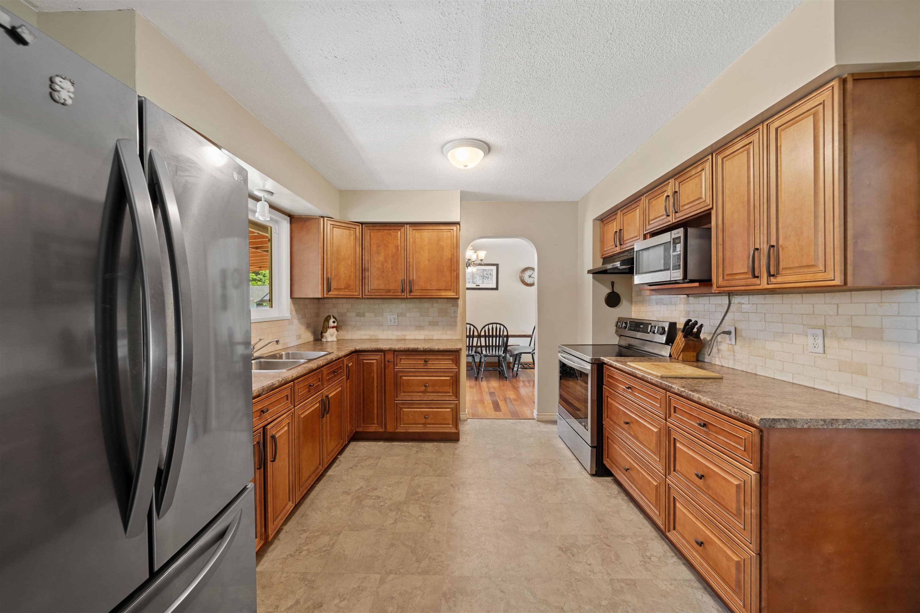 









21656


Donovan

Avenue,
Maple Ridge,




BC
V2X 3A3

