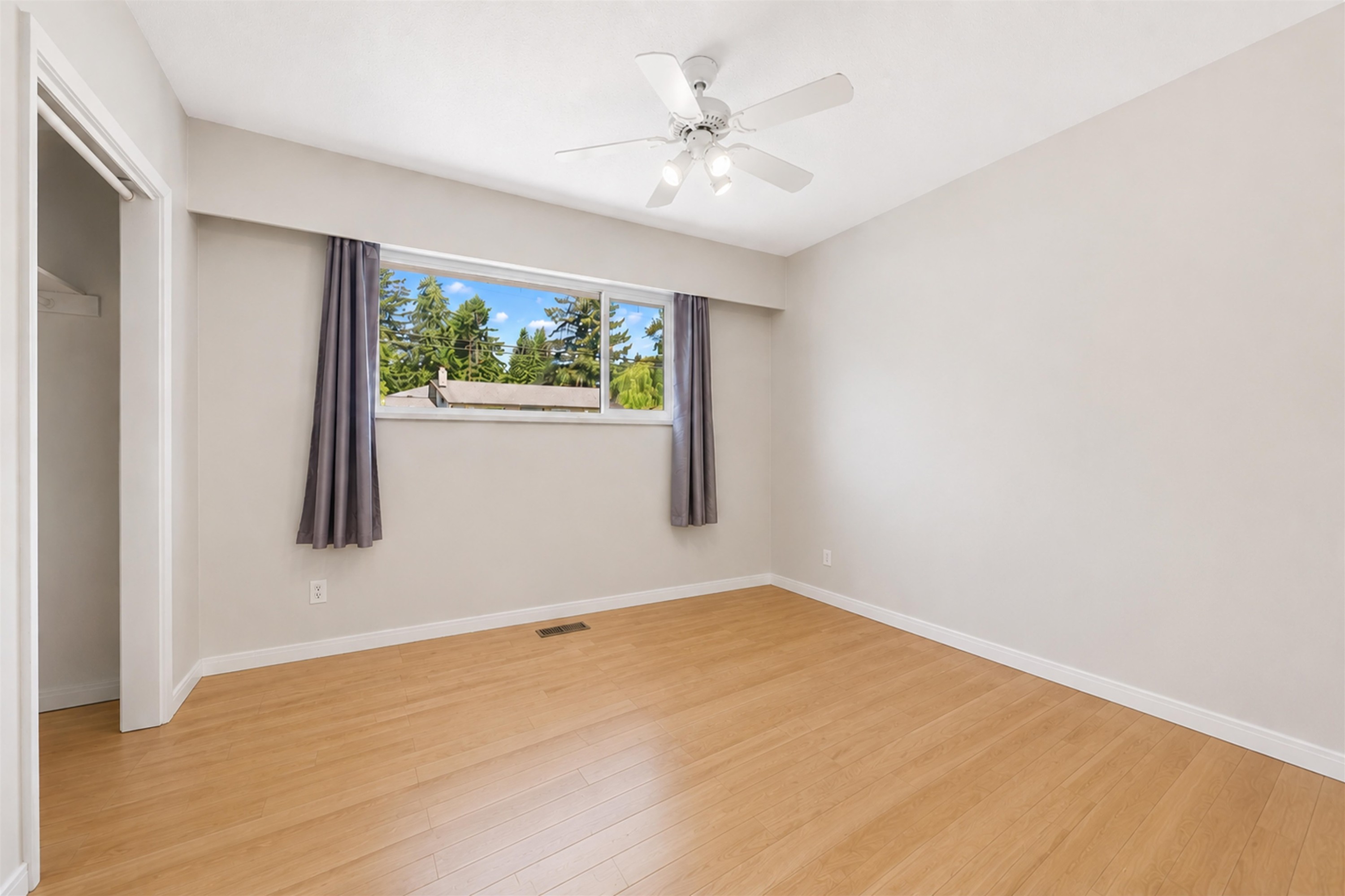 









21656


Donovan

Avenue,
Maple Ridge,




BC
V2X 3A3

