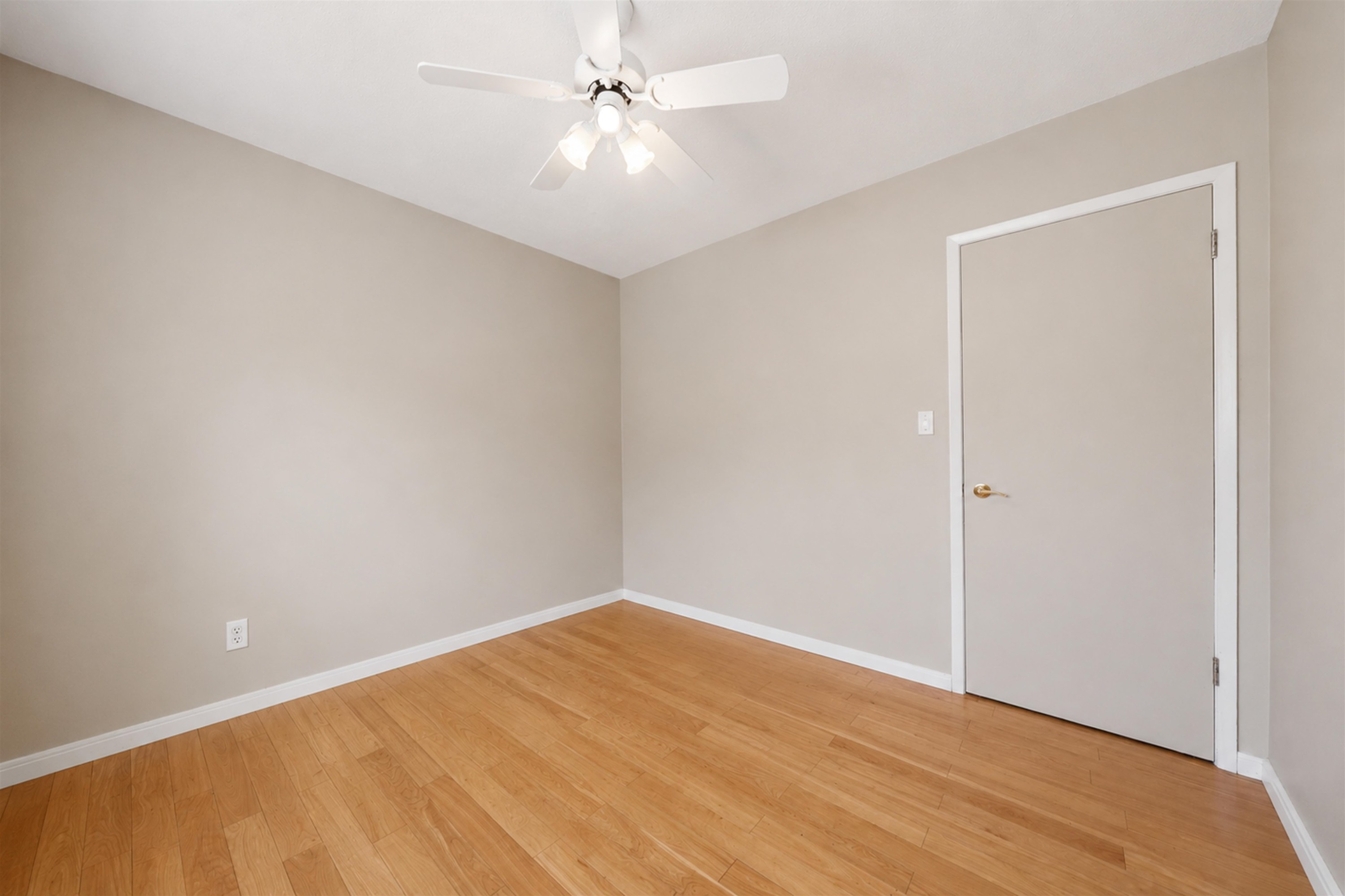 









21656


Donovan

Avenue,
Maple Ridge,




BC
V2X 3A3


