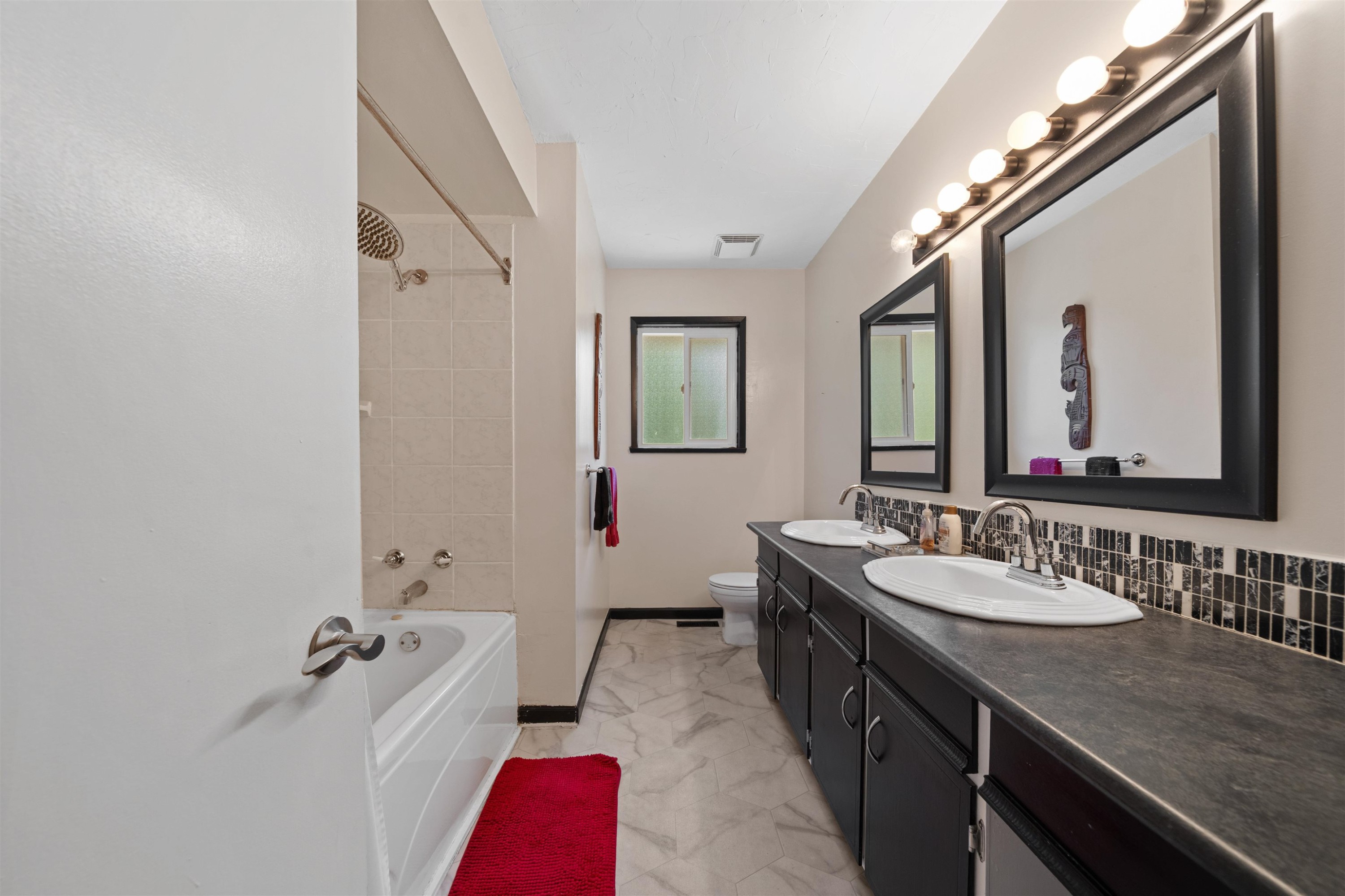 









21656


Donovan

Avenue,
Maple Ridge,




BC
V2X 3A3

