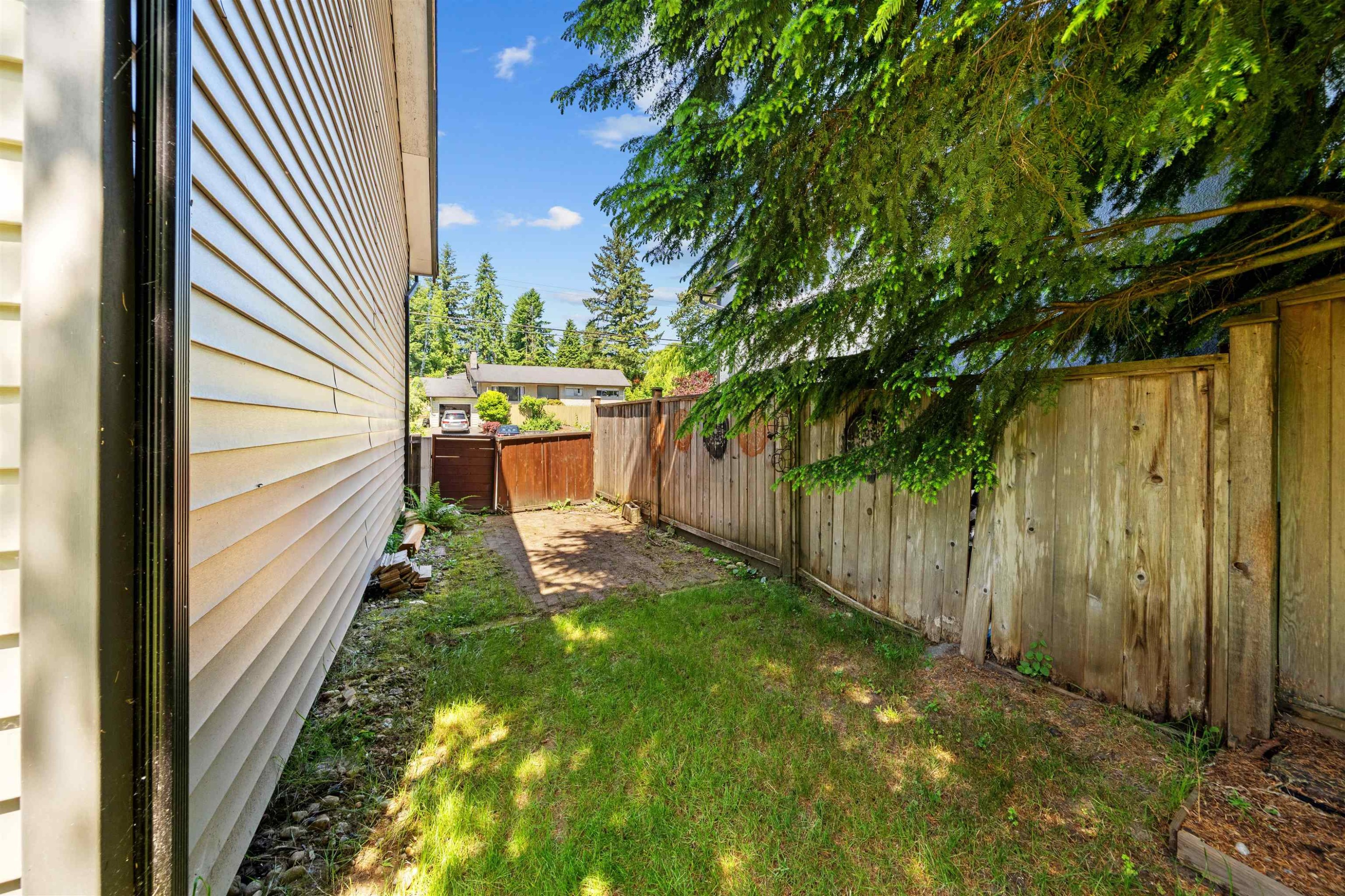









21656


Donovan

Avenue,
Maple Ridge,




BC
V2X 3A3

