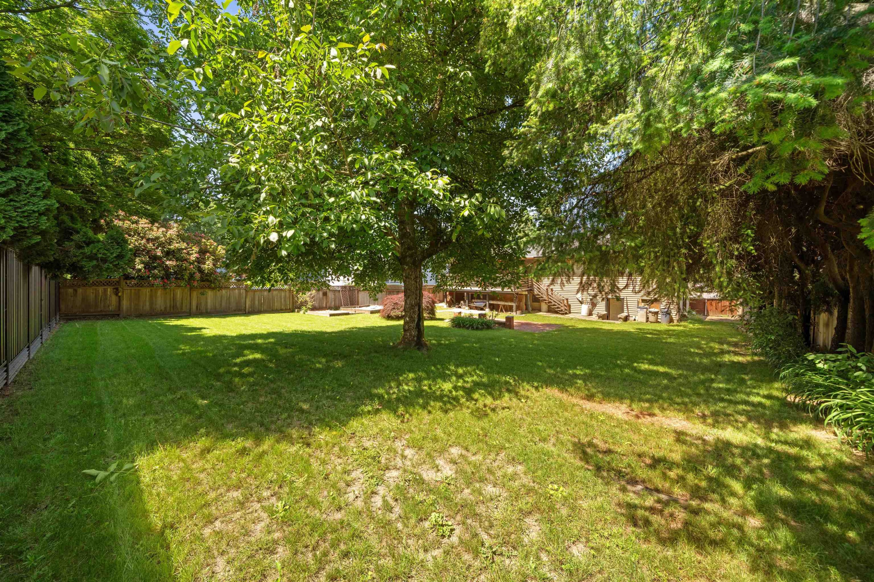 









21656


Donovan

Avenue,
Maple Ridge,




BC
V2X 3A3

