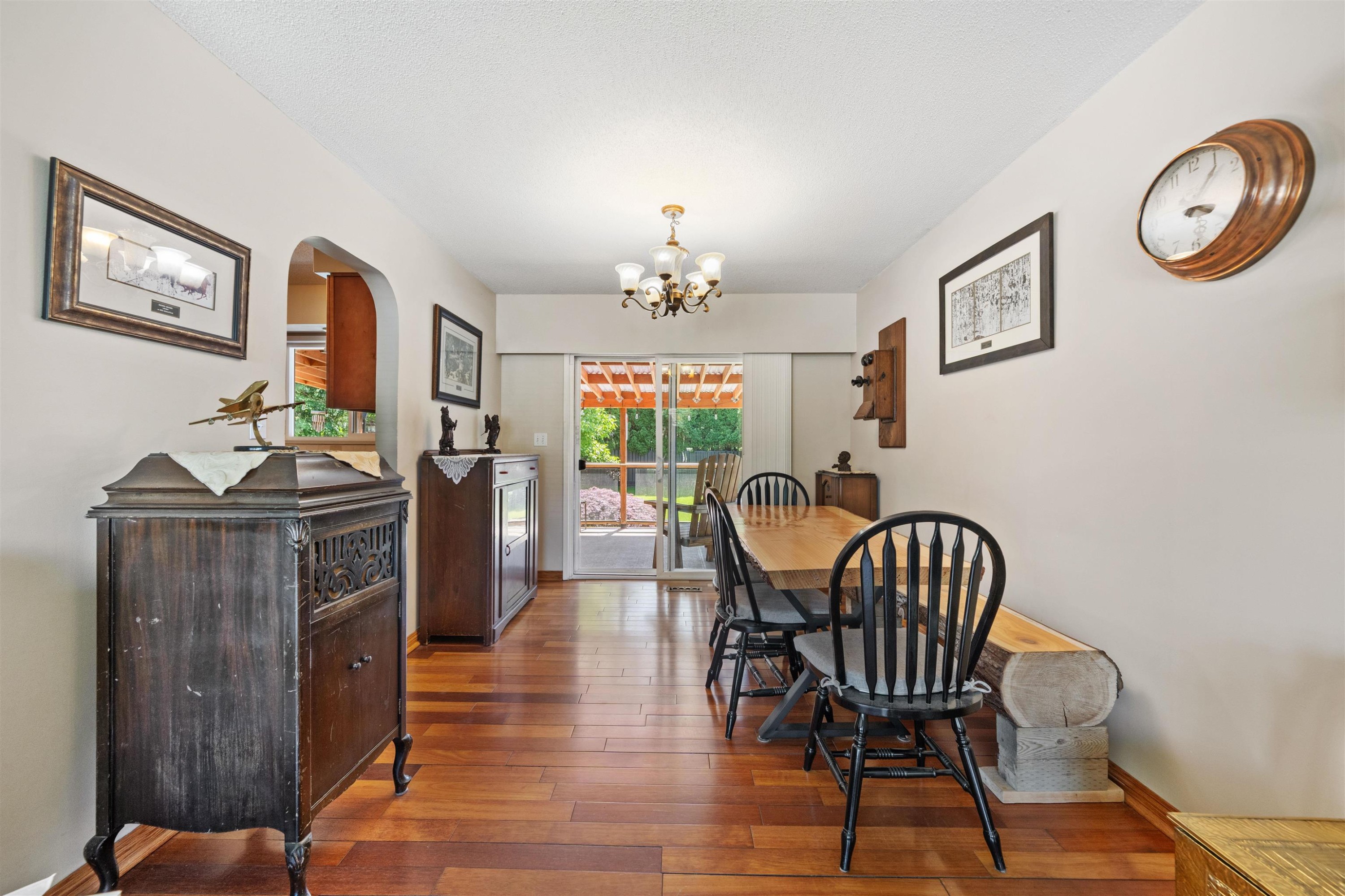 









21656


Donovan

Avenue,
Maple Ridge,




BC
V2X 3A3

